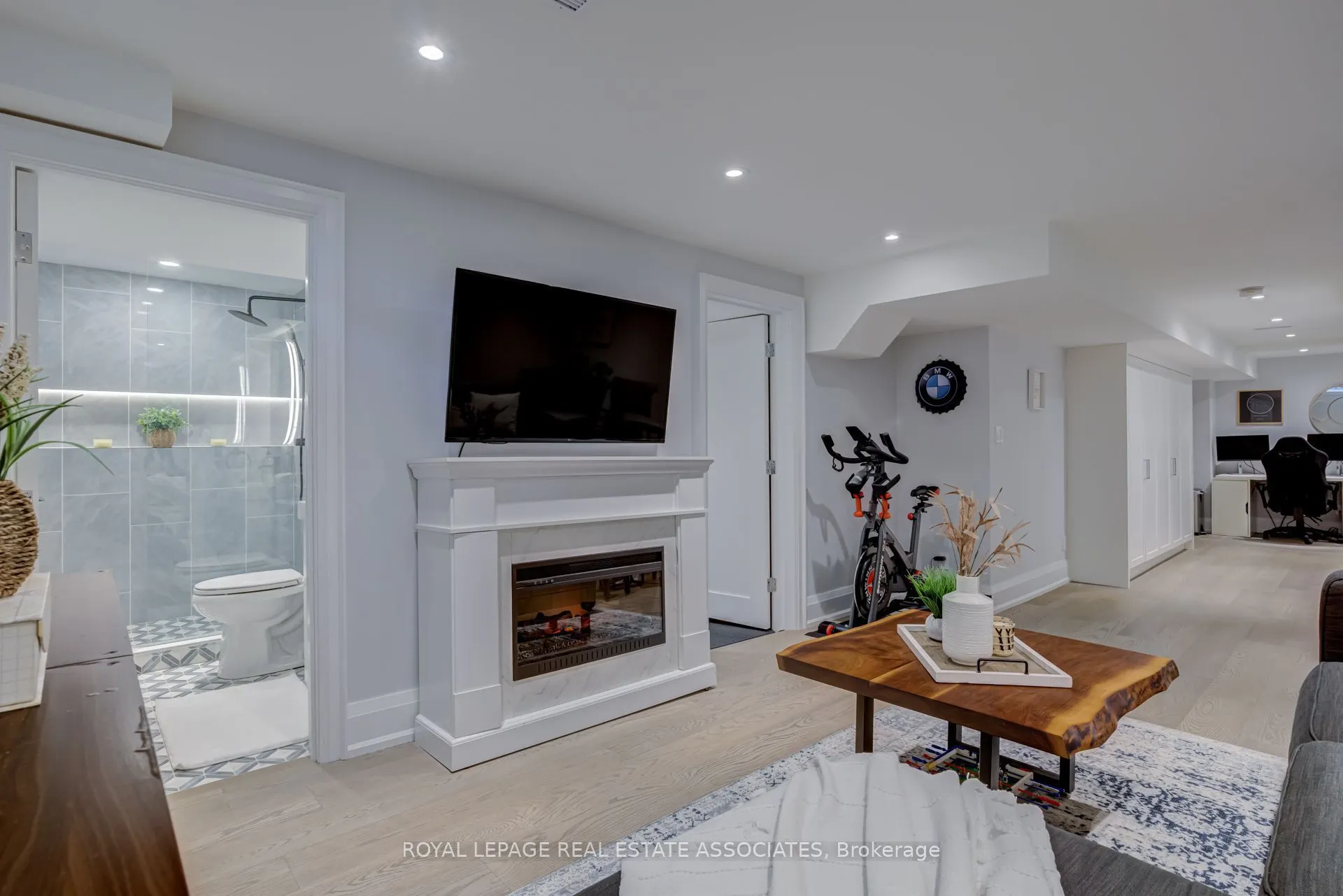 889 Sweetwater Crescent