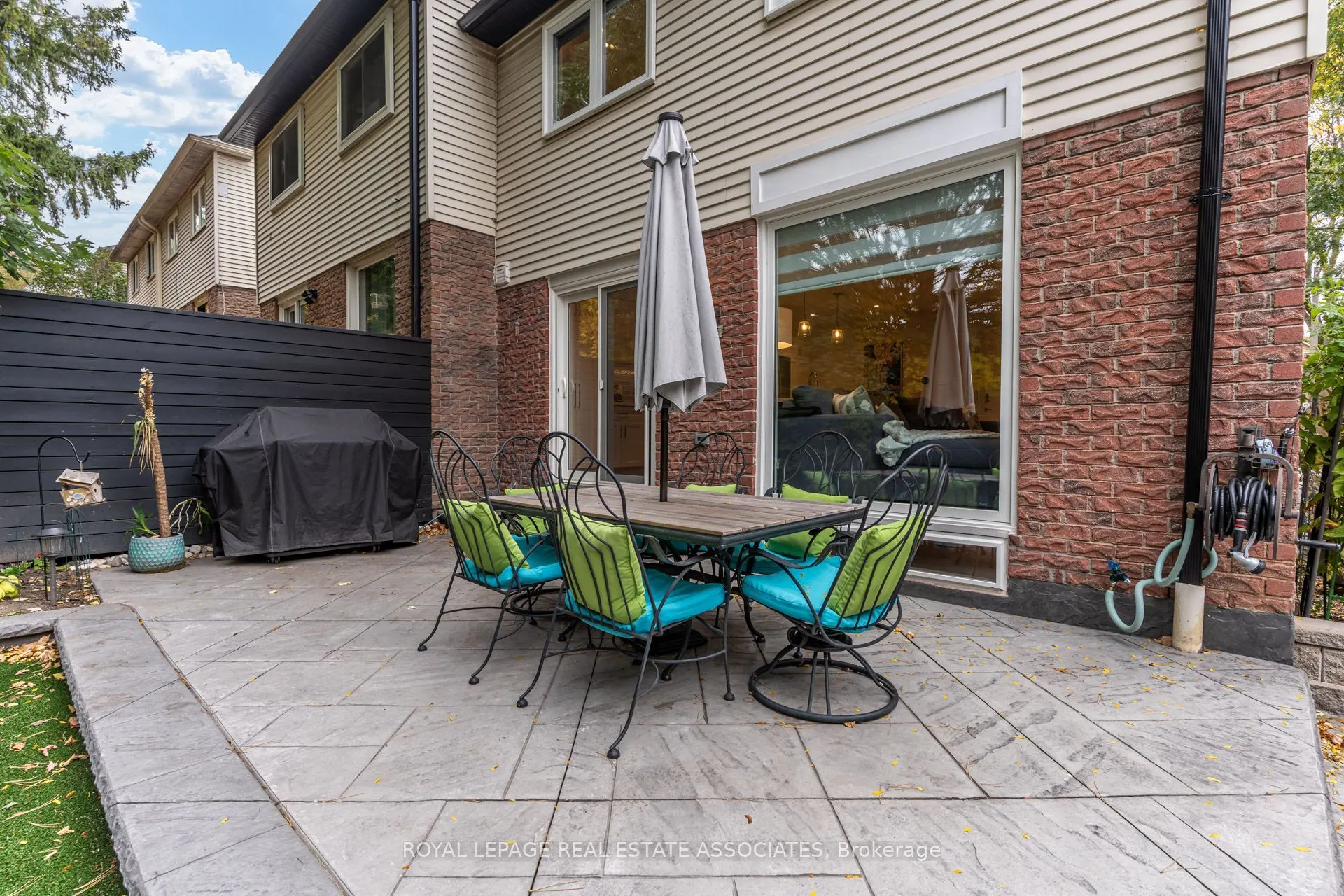 889 Sweetwater Crescent
