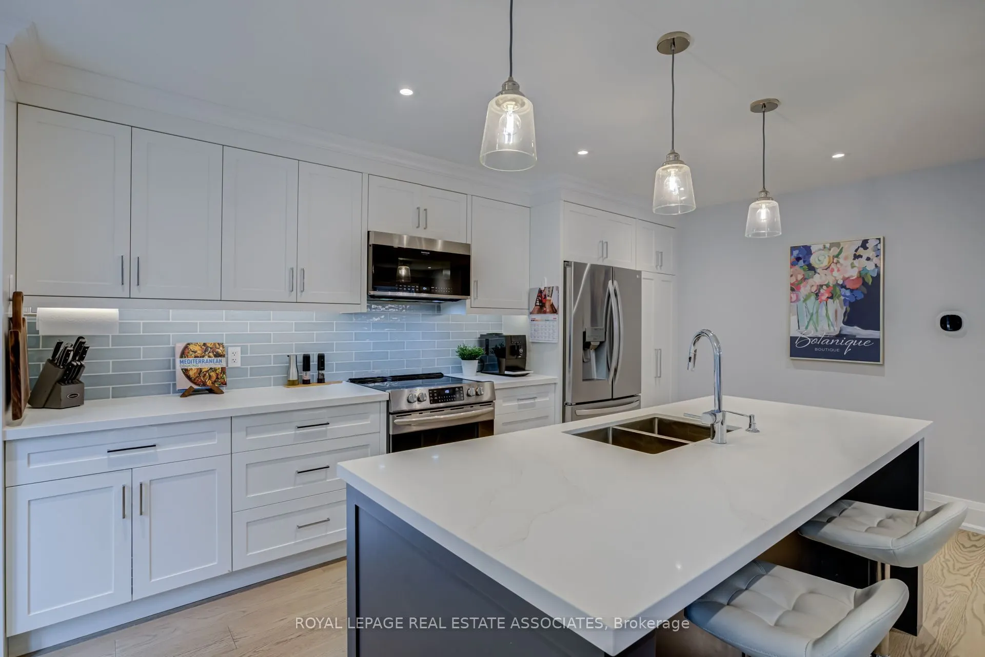 889 Sweetwater Crescent