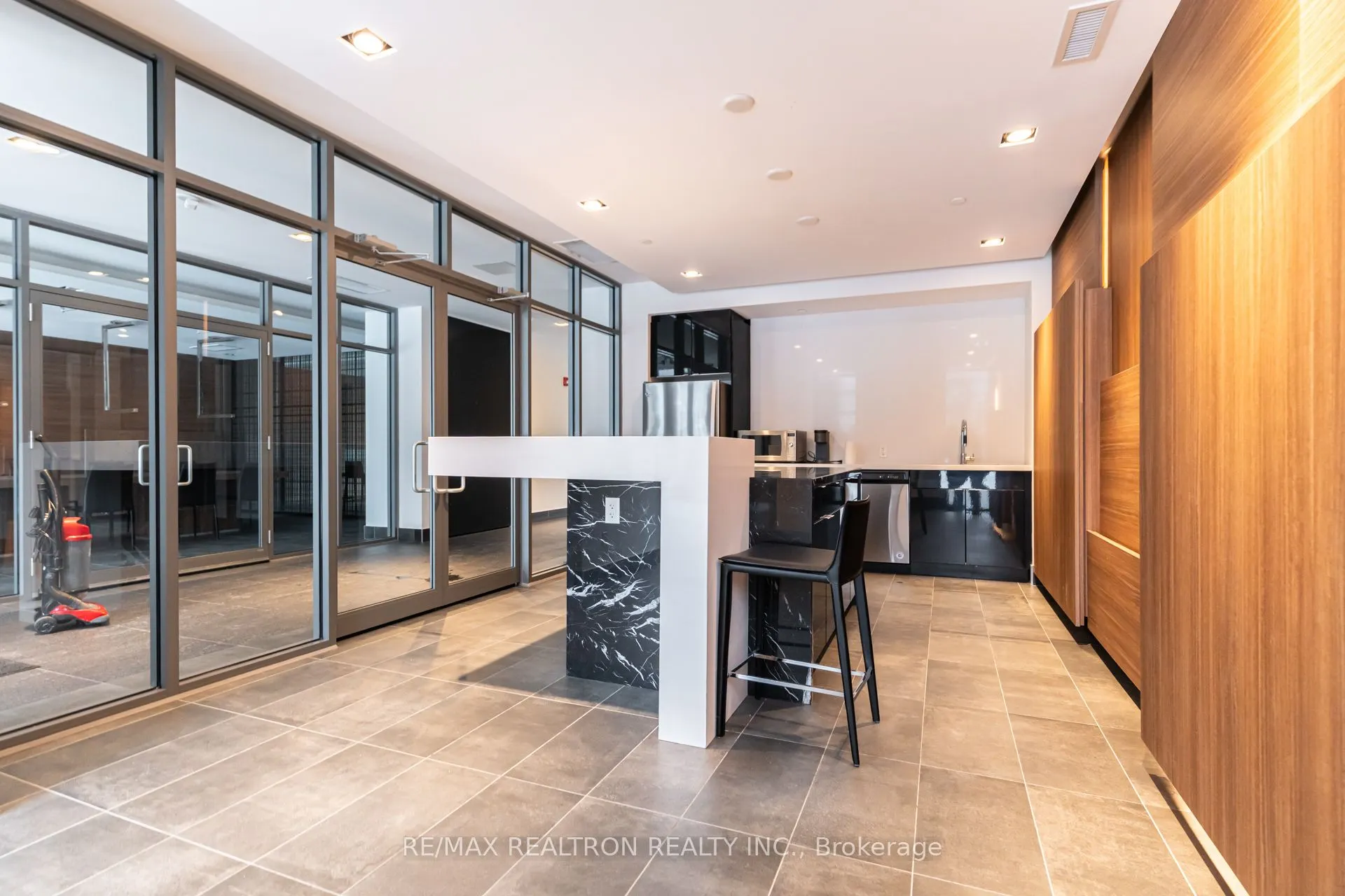 5260 Dundas Street N #C401