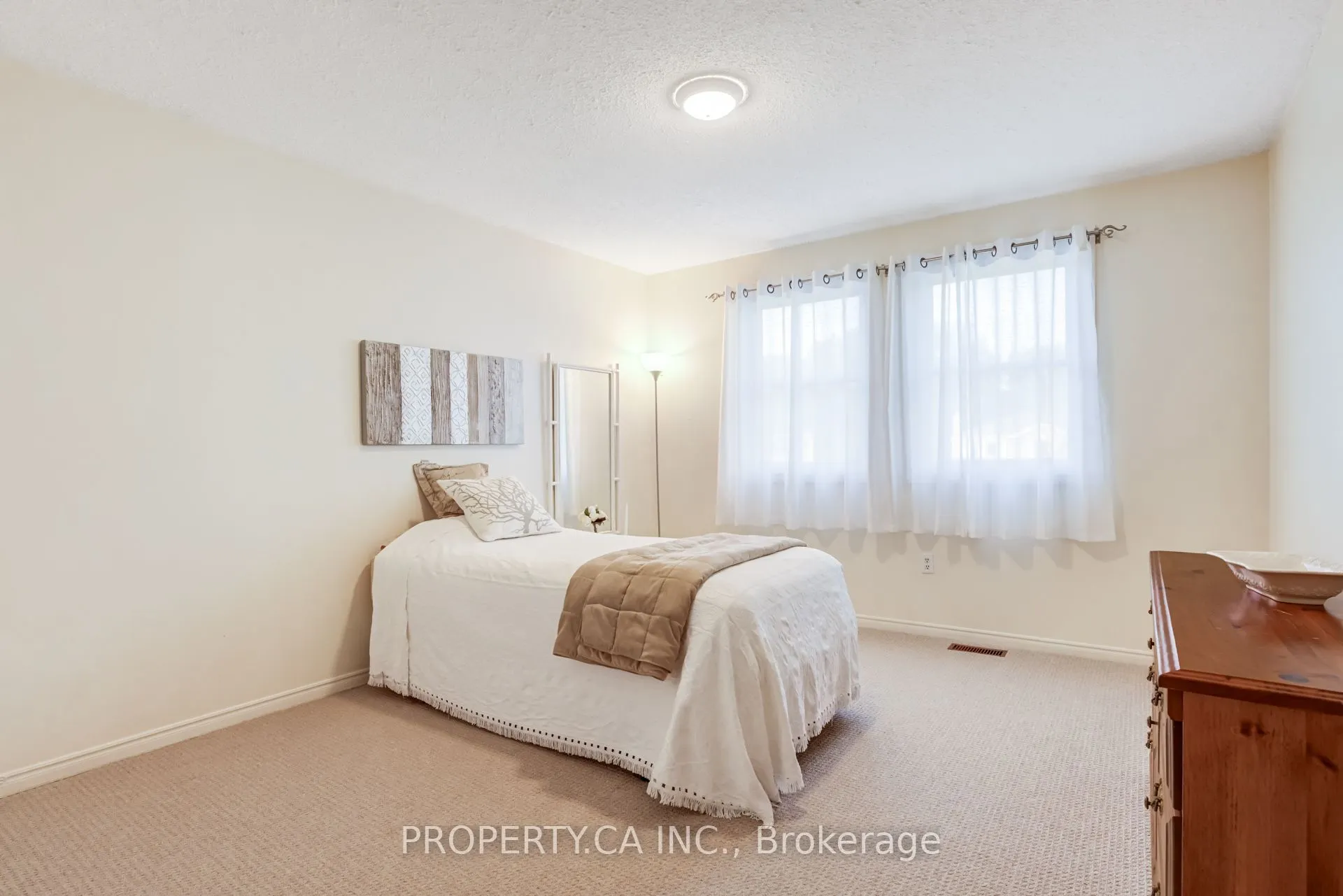 411 Freeman Crescent