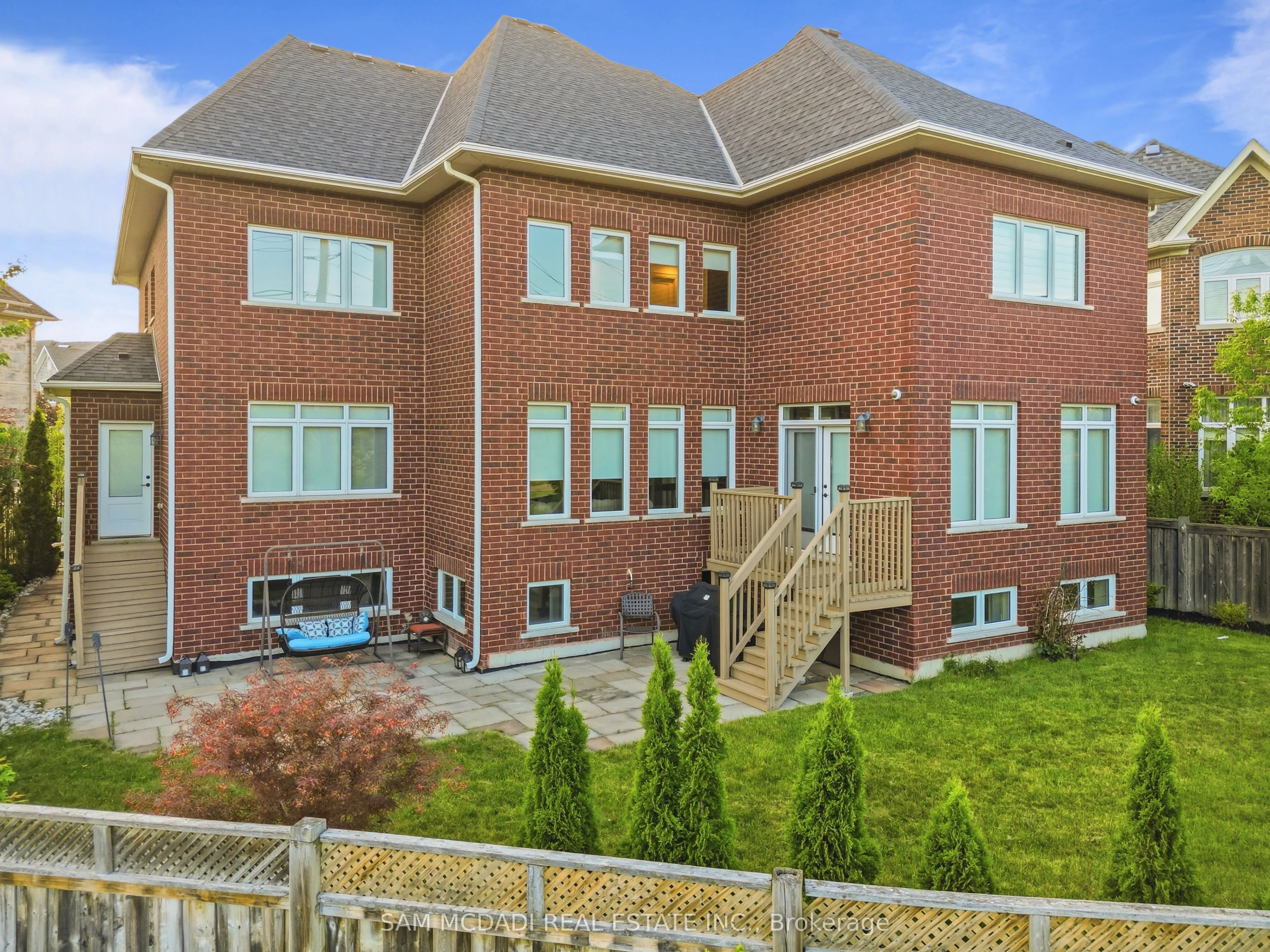 962 Fredonia Drive