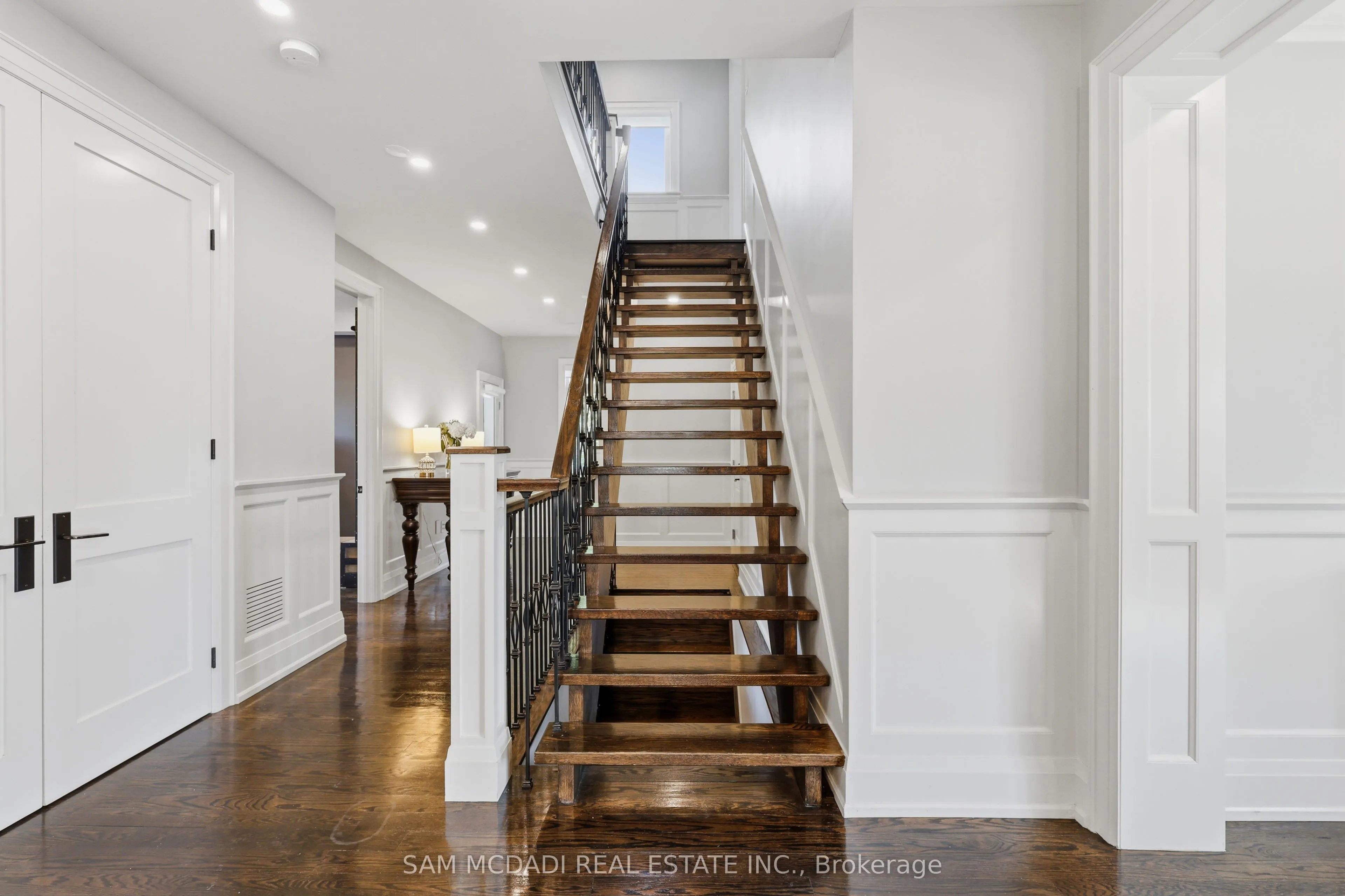 962 Fredonia Drive
