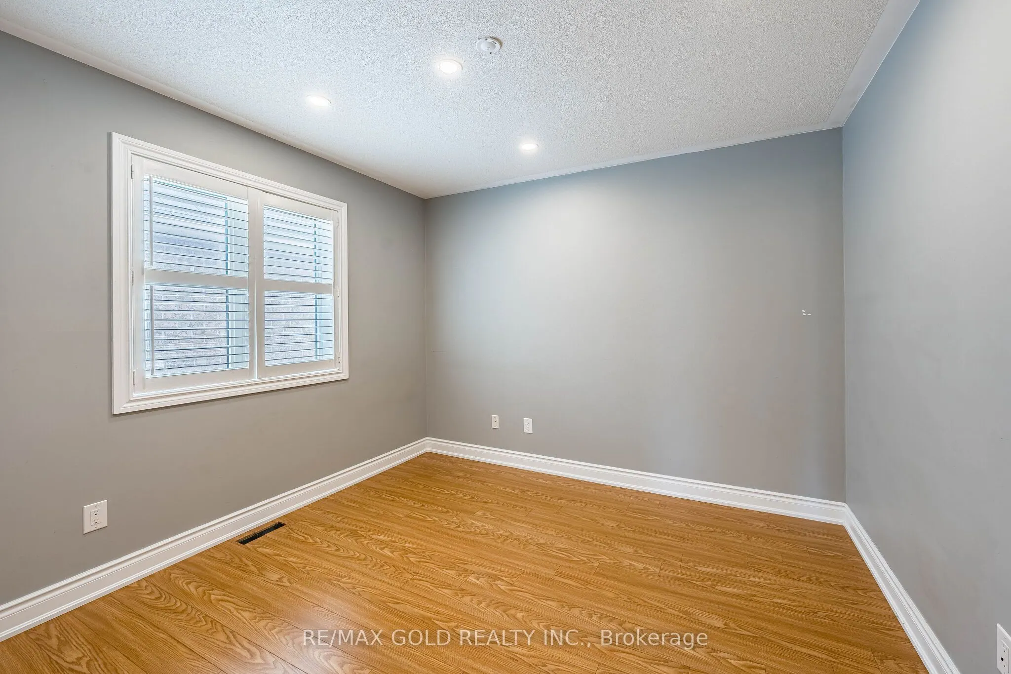 43 Spotted Owl Crescent