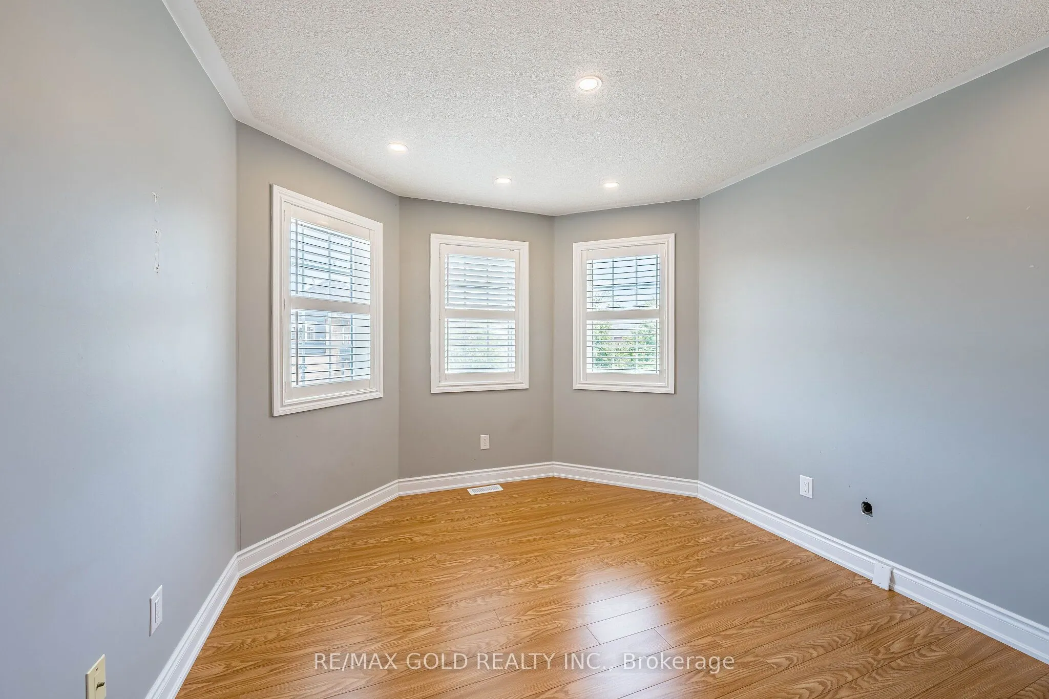 43 Spotted Owl Crescent