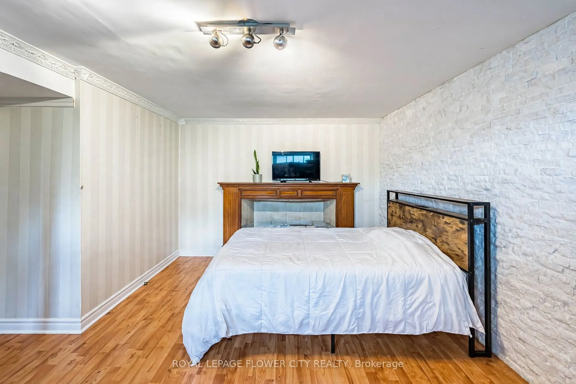 3 Clayhall Crescent