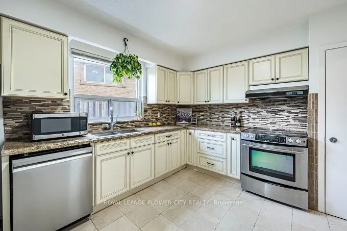 3 Clayhall Crescent
