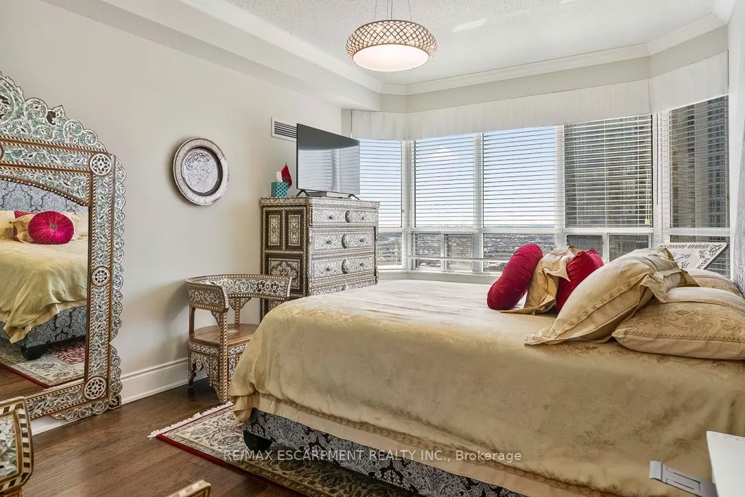 35 Kingsbridge Garden Circle #2706