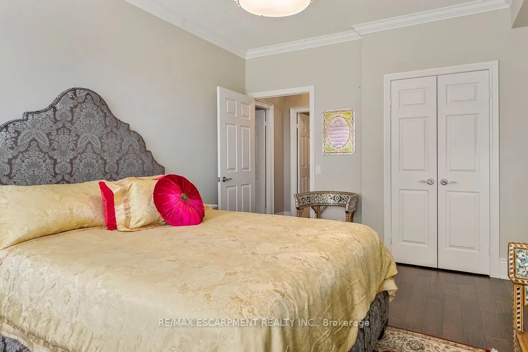 35 Kingsbridge Garden Circle #2706