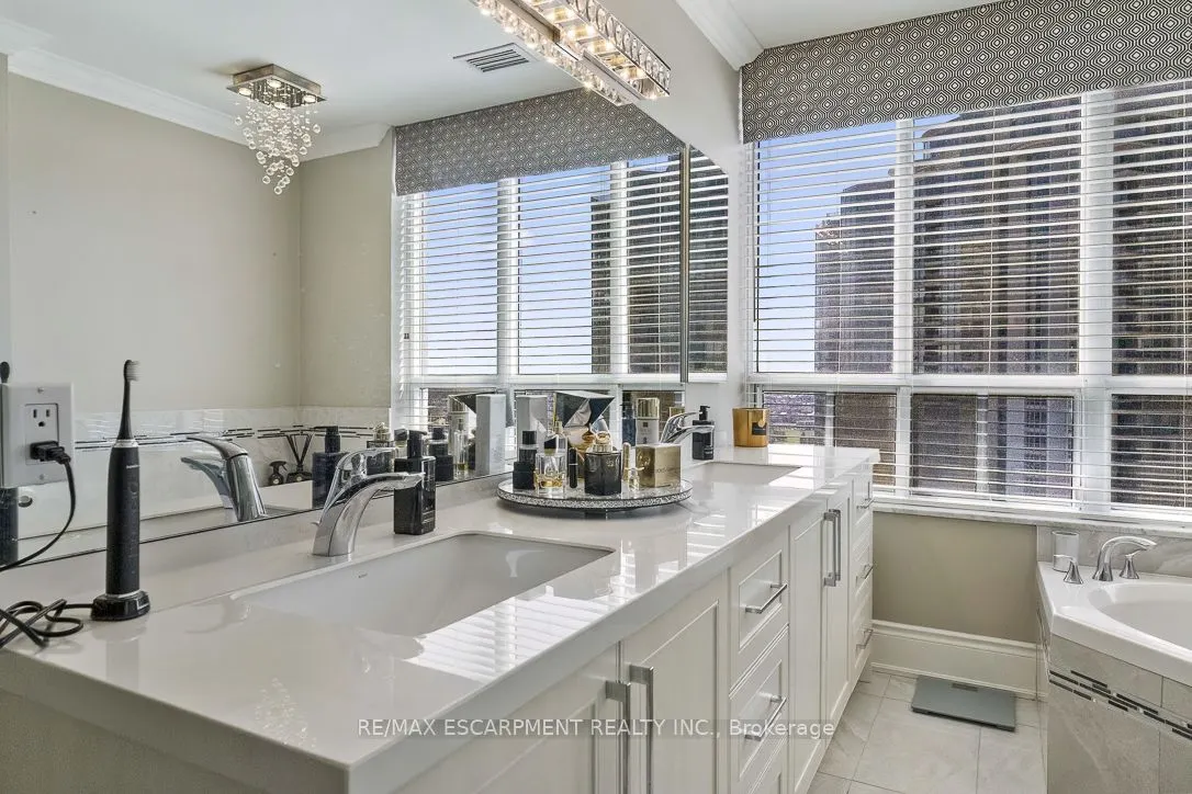 35 Kingsbridge Garden Circle #2706