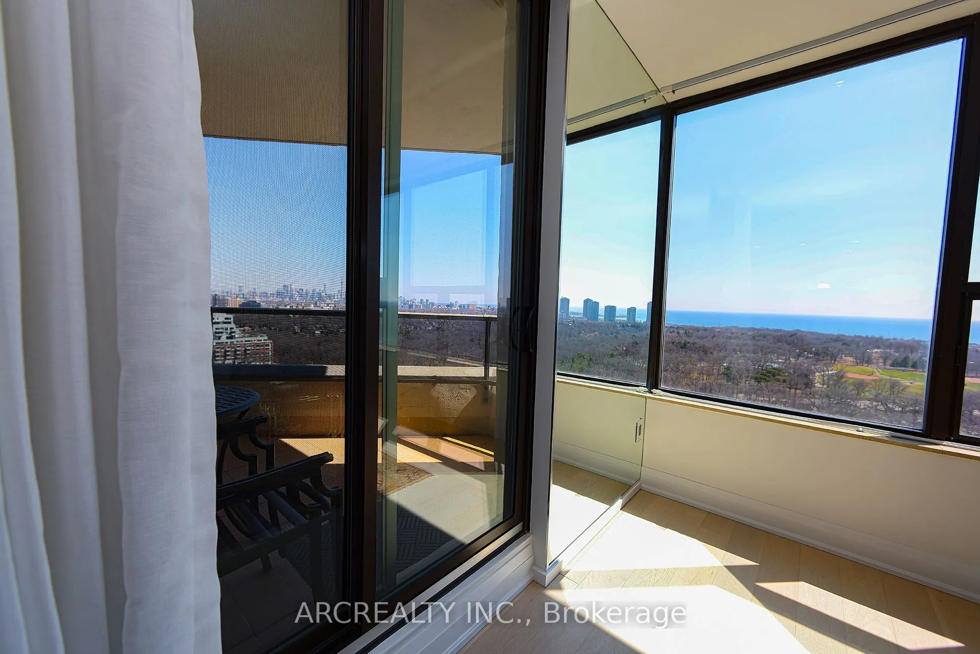 50 Quebec Avenue #2401