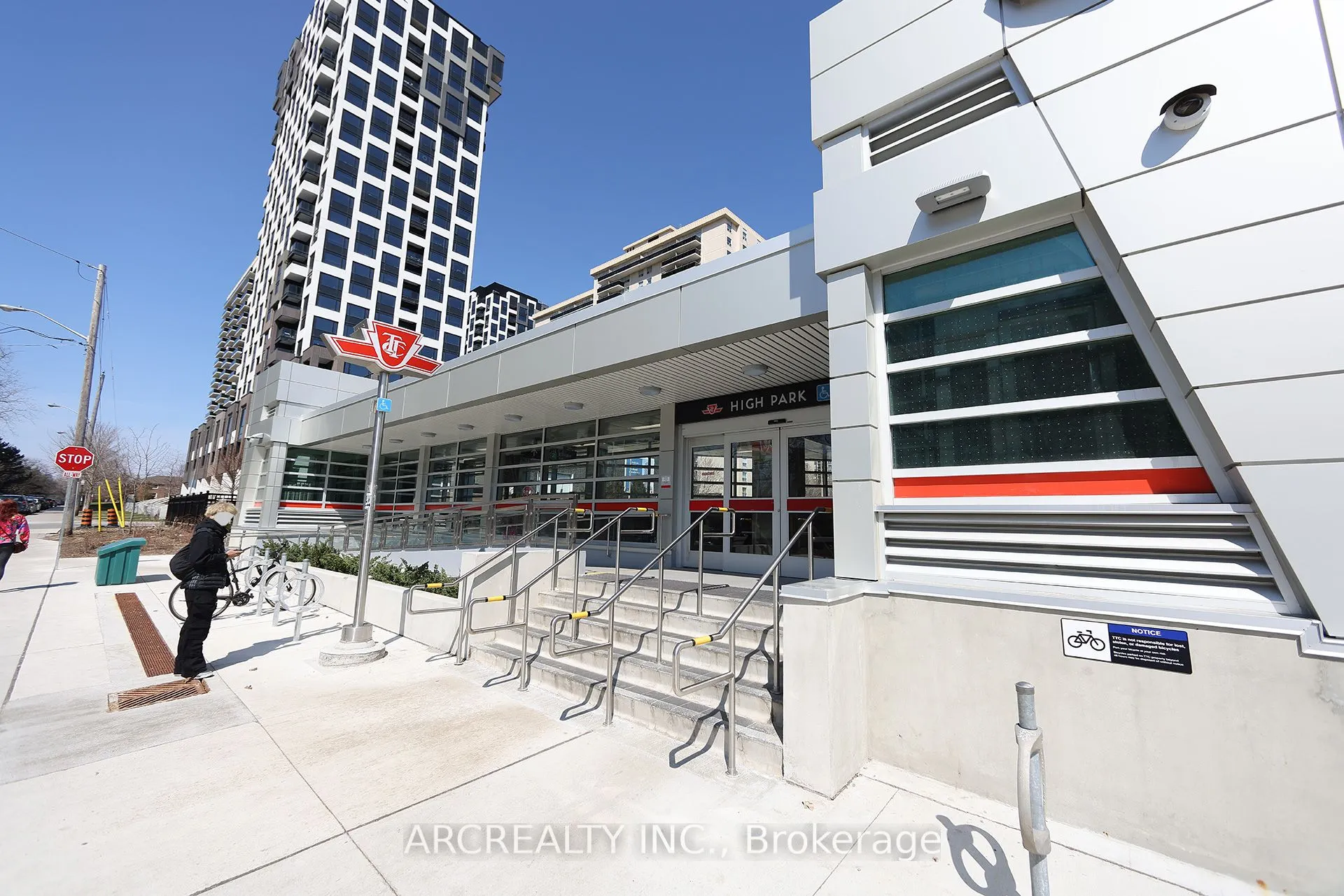 50 Quebec Avenue #2401