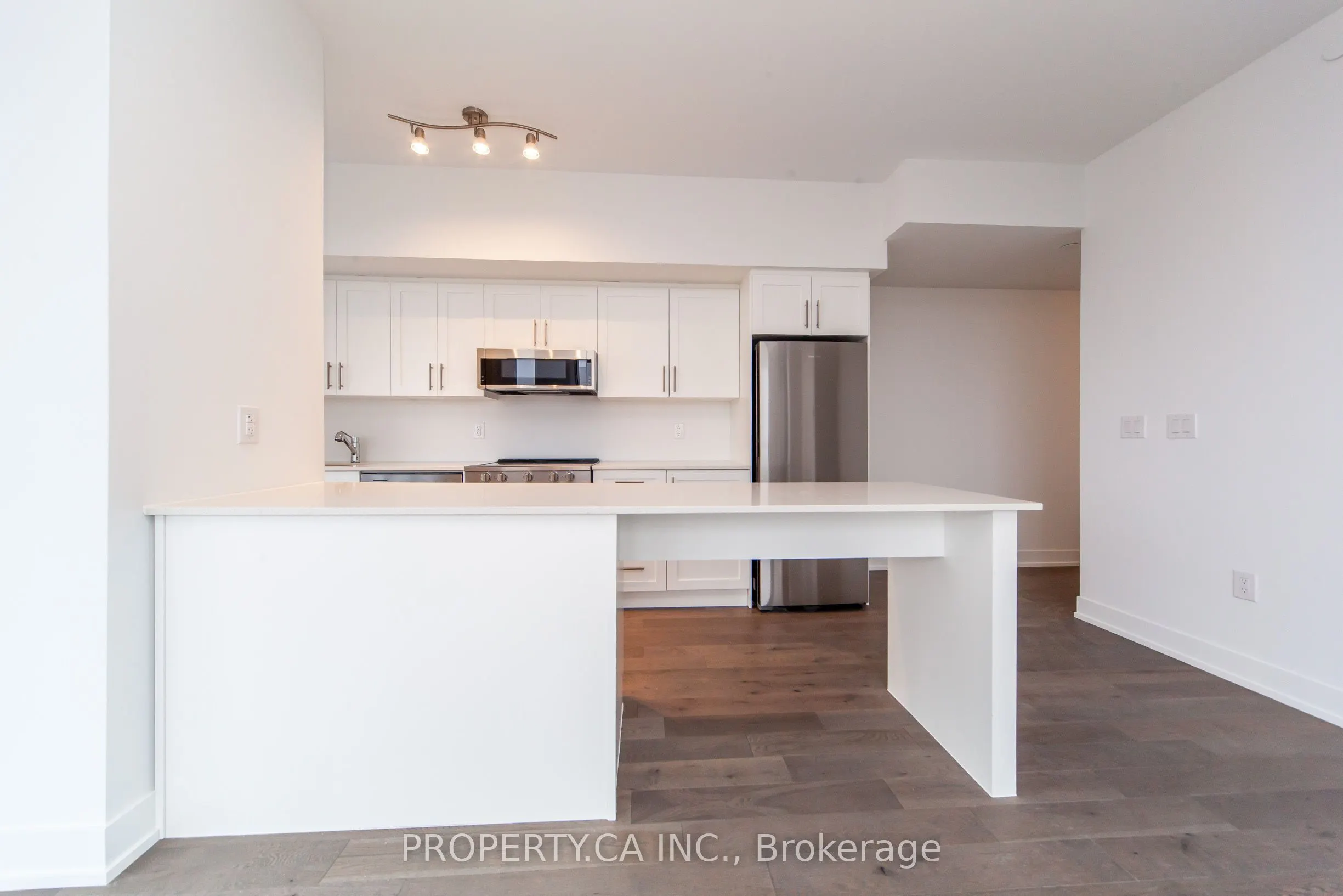 1063 Douglas Mccurdy Common #1206