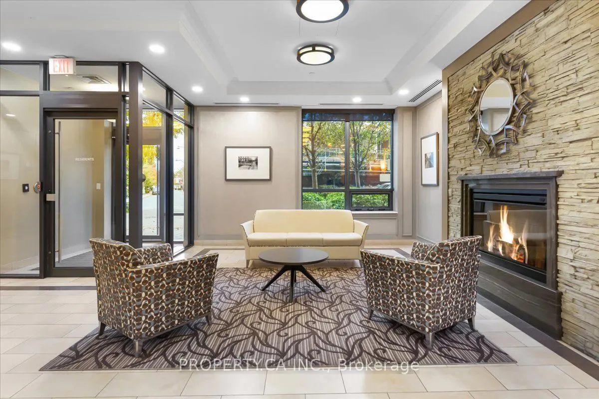 61 Heintzman Street #822
