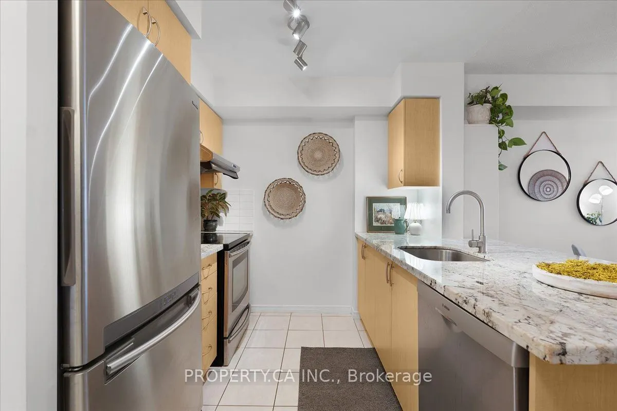 61 Heintzman Street #822