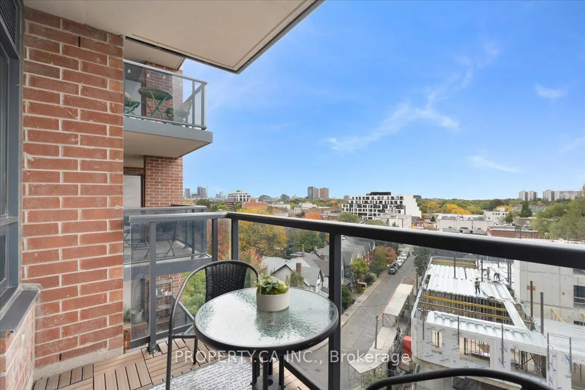 61 Heintzman Street #822