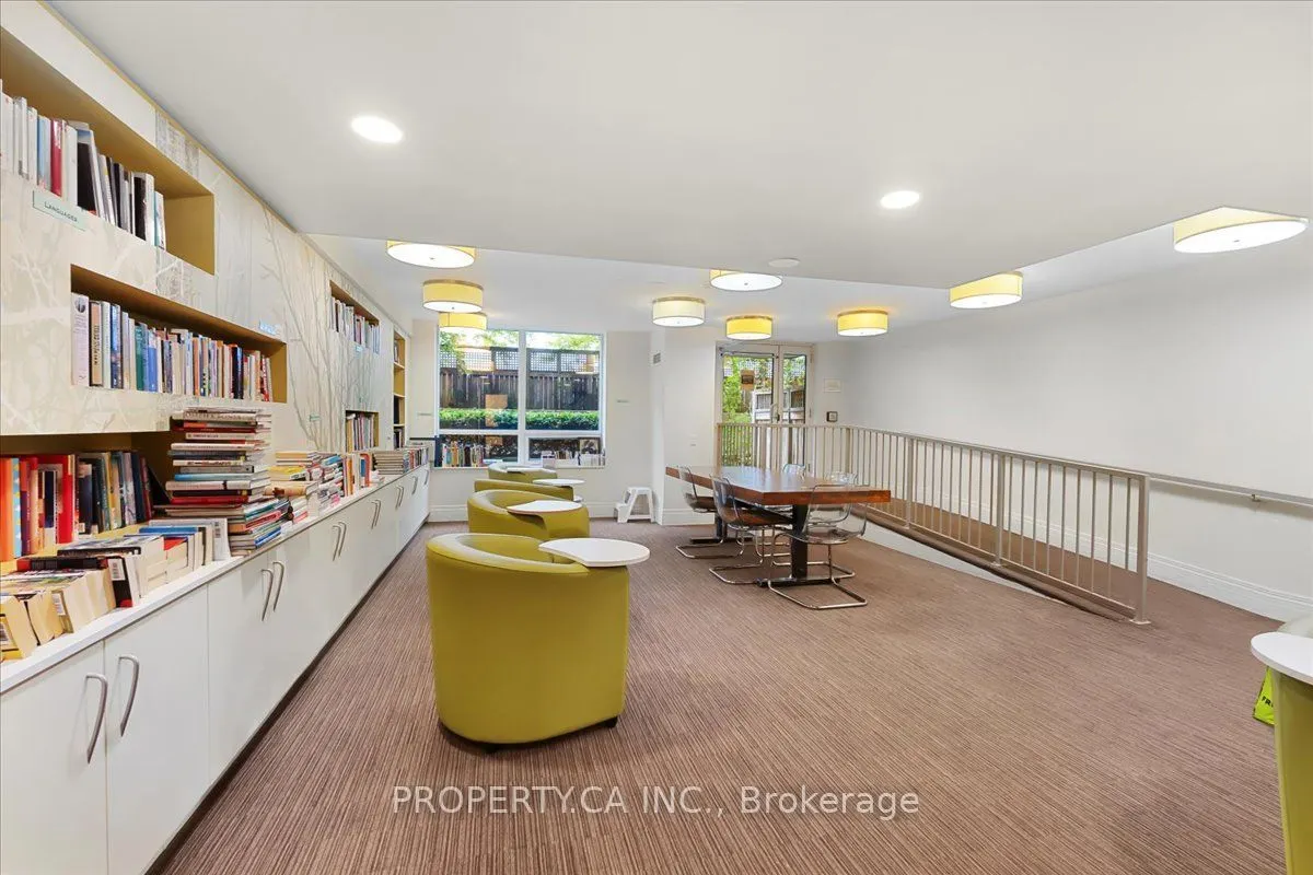 61 Heintzman Street #822
