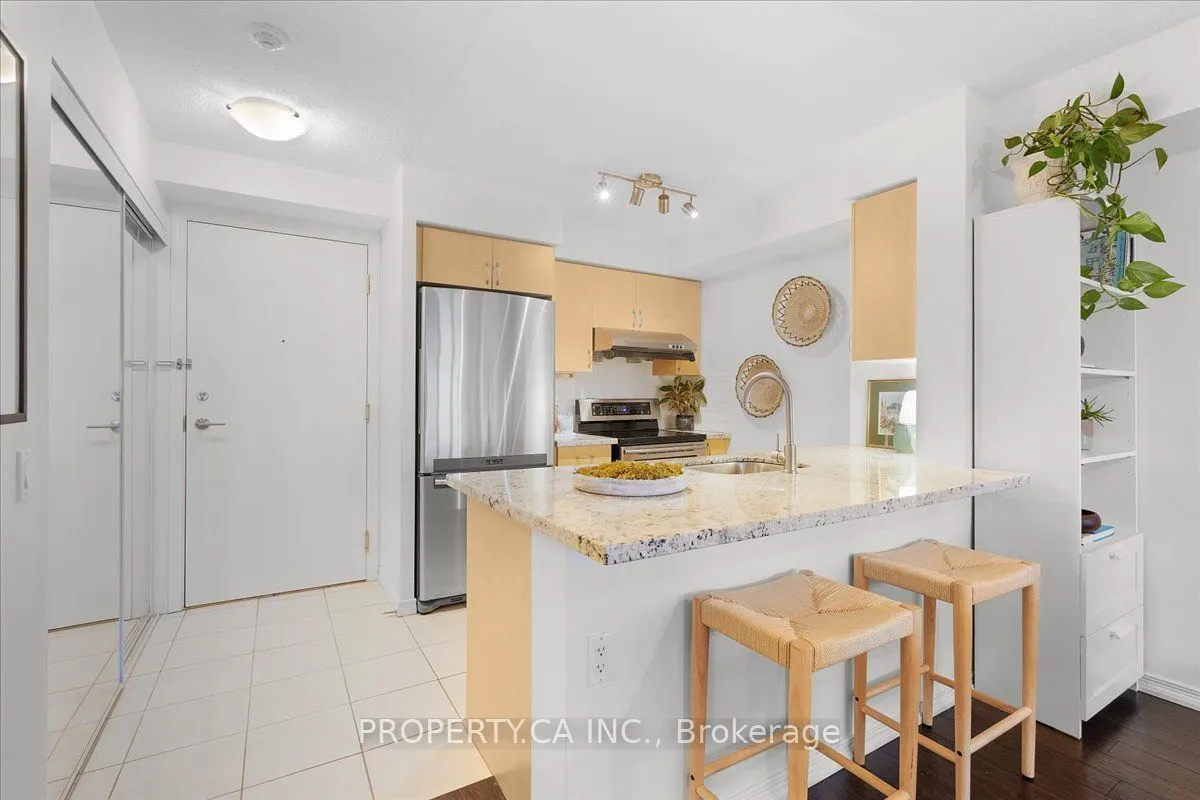 61 Heintzman Street #822