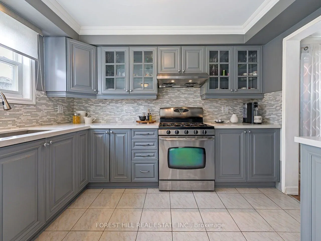 4174 Rossland Crescent