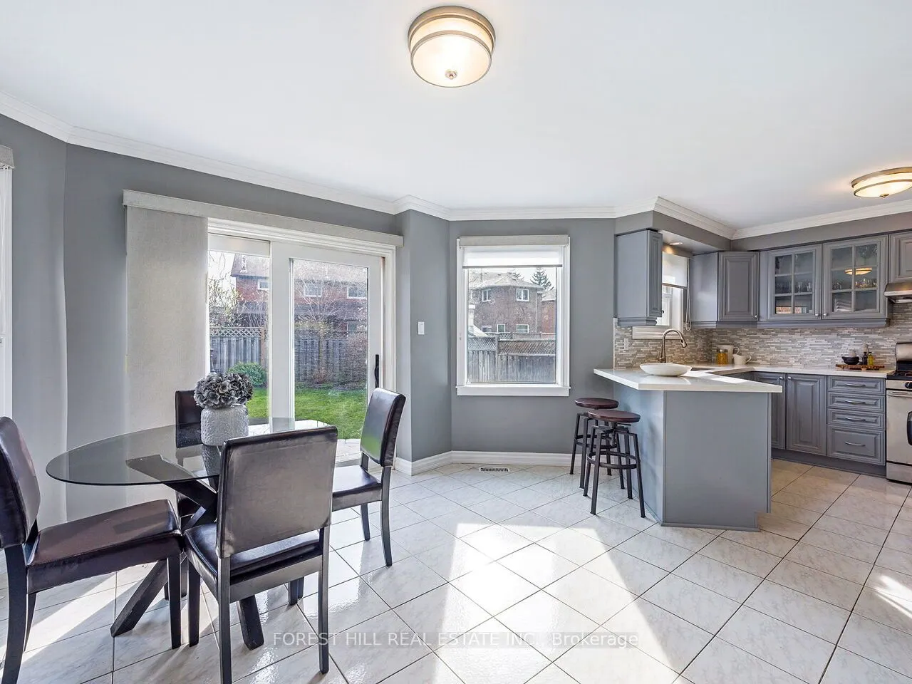 4174 Rossland Crescent