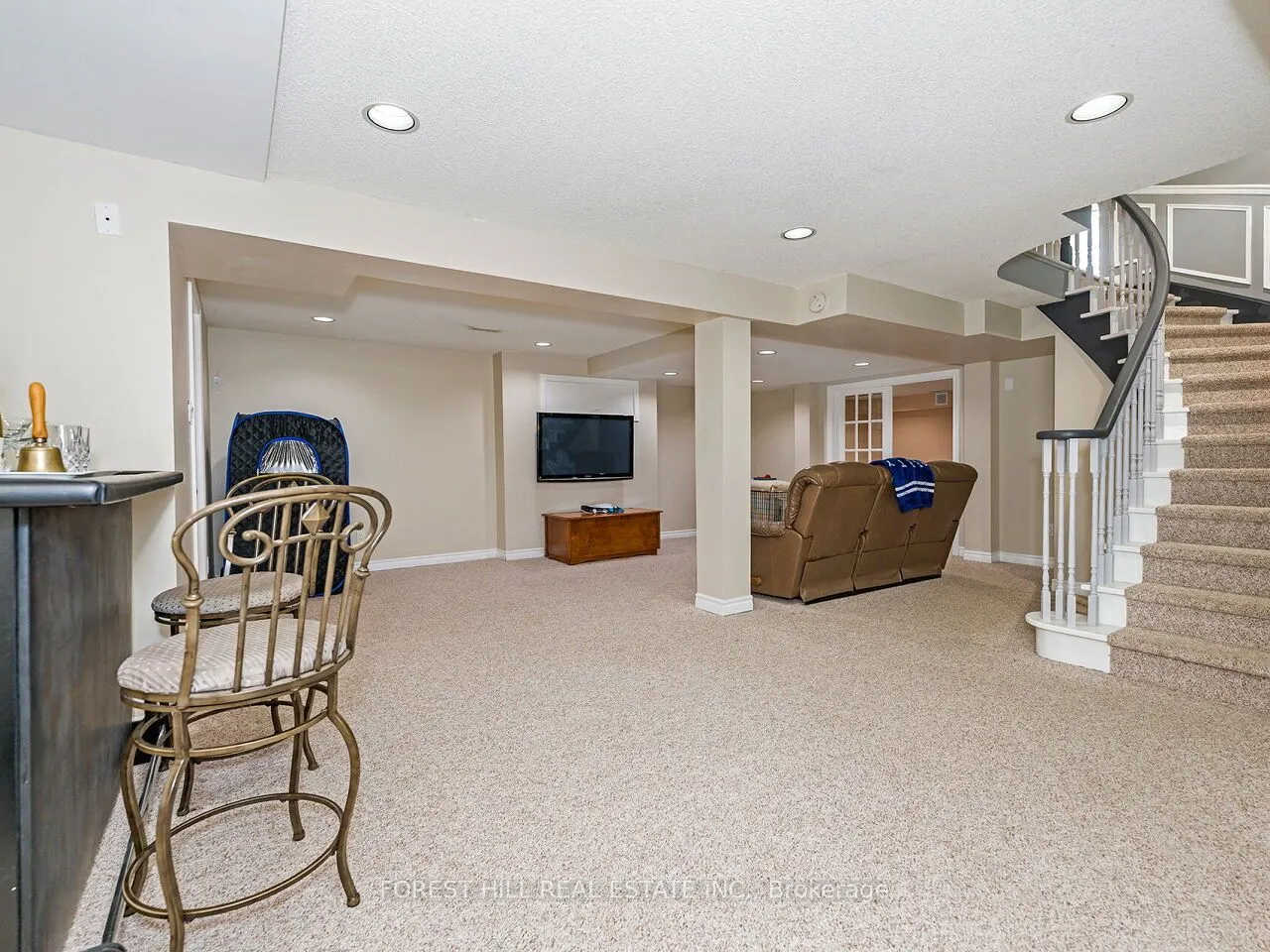 4174 Rossland Crescent