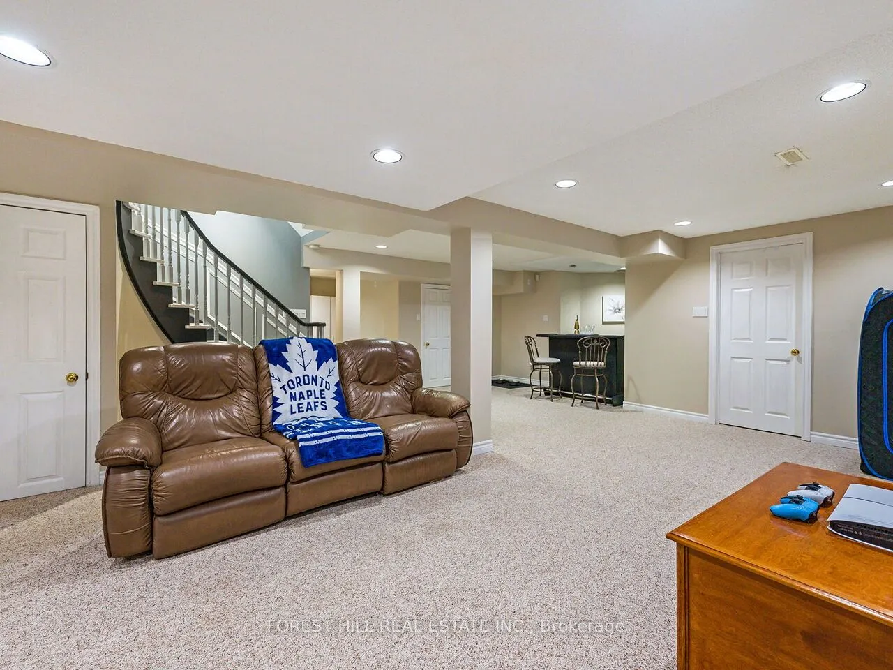 4174 Rossland Crescent