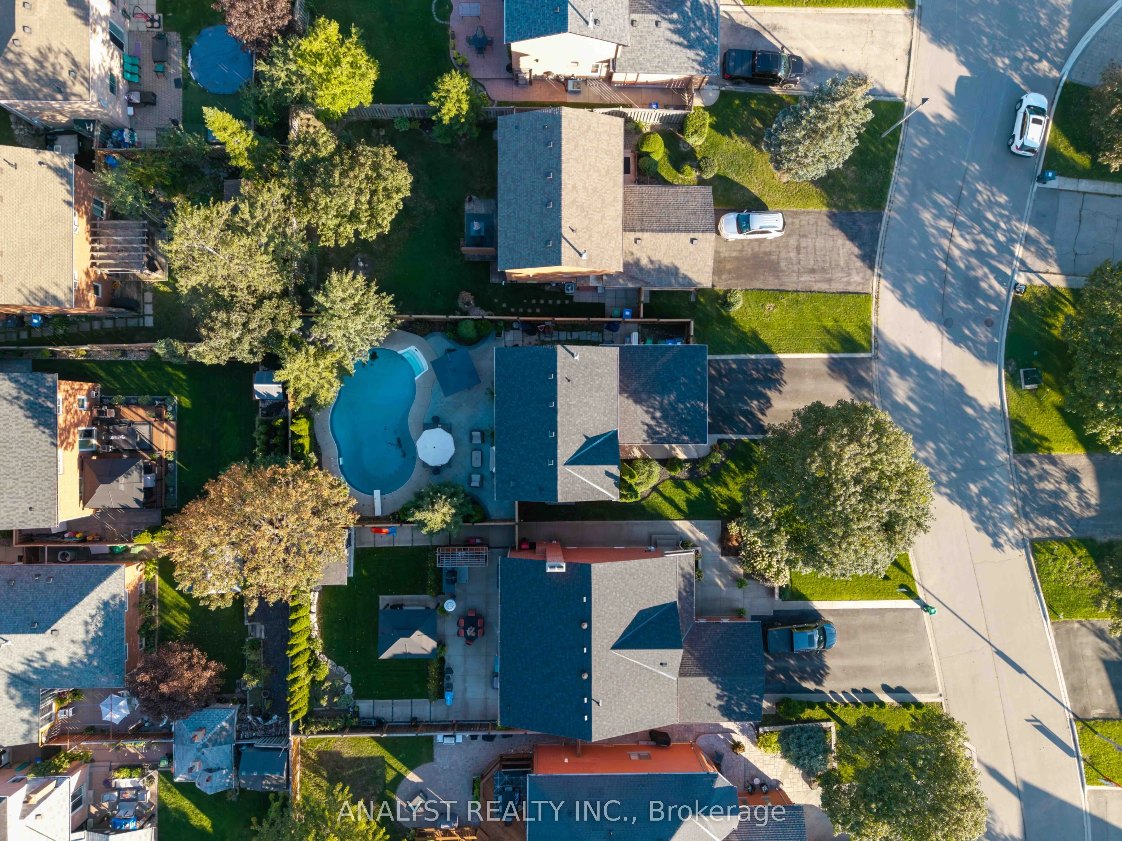 7 Compton Court