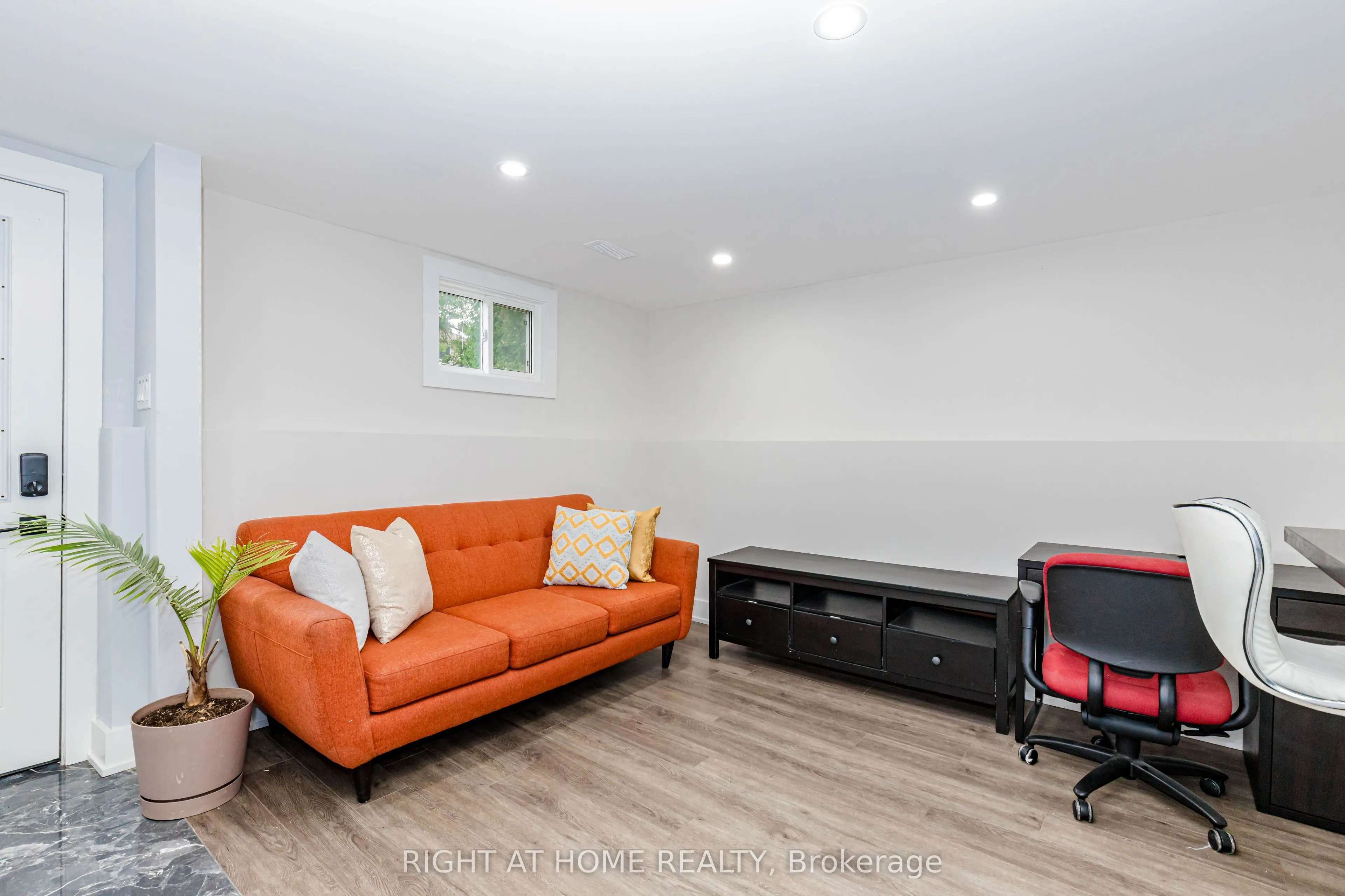 2358 Arnold Crescent