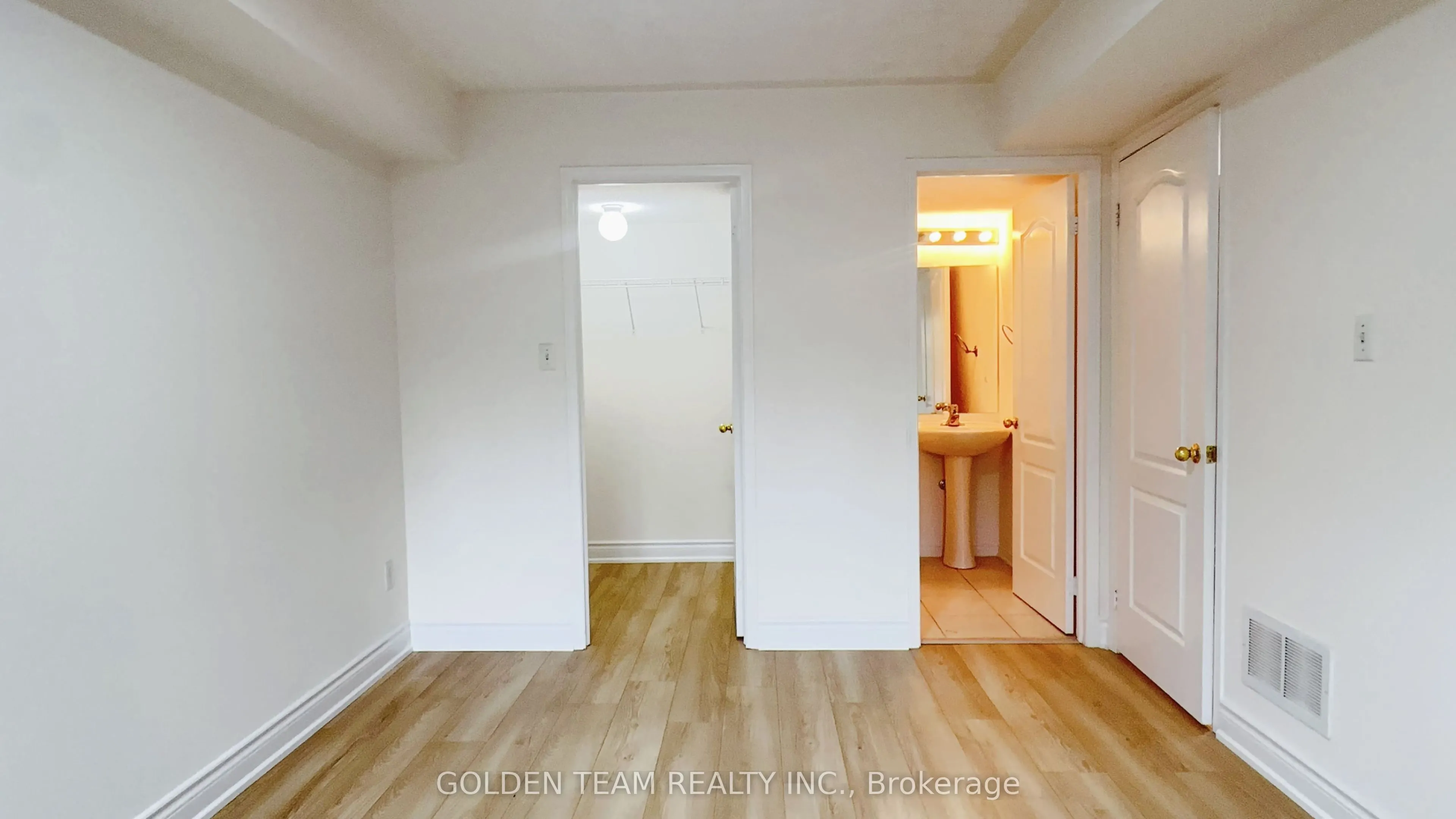 15 Hays Boulevard #18
