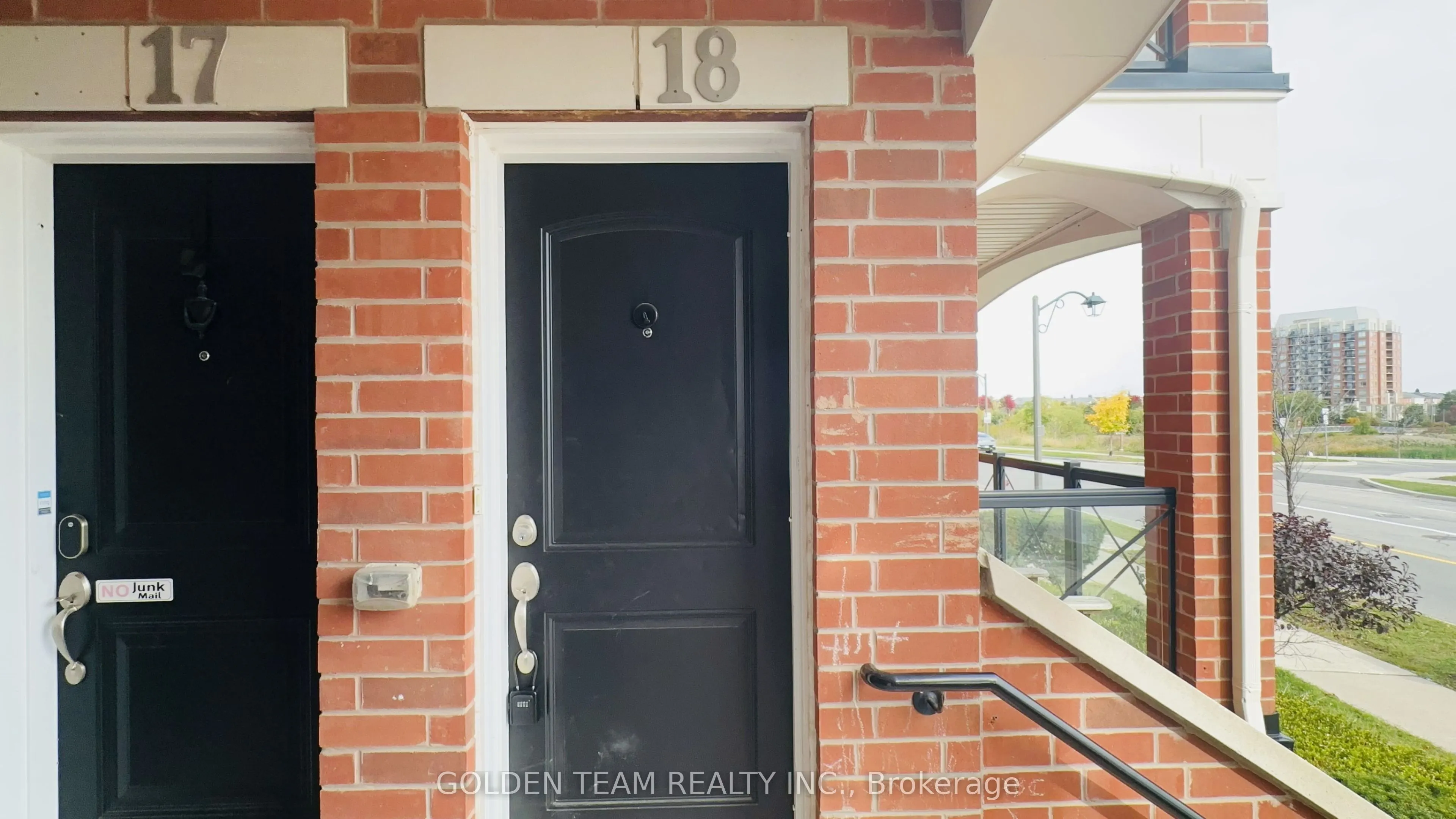 15 Hays Boulevard #18