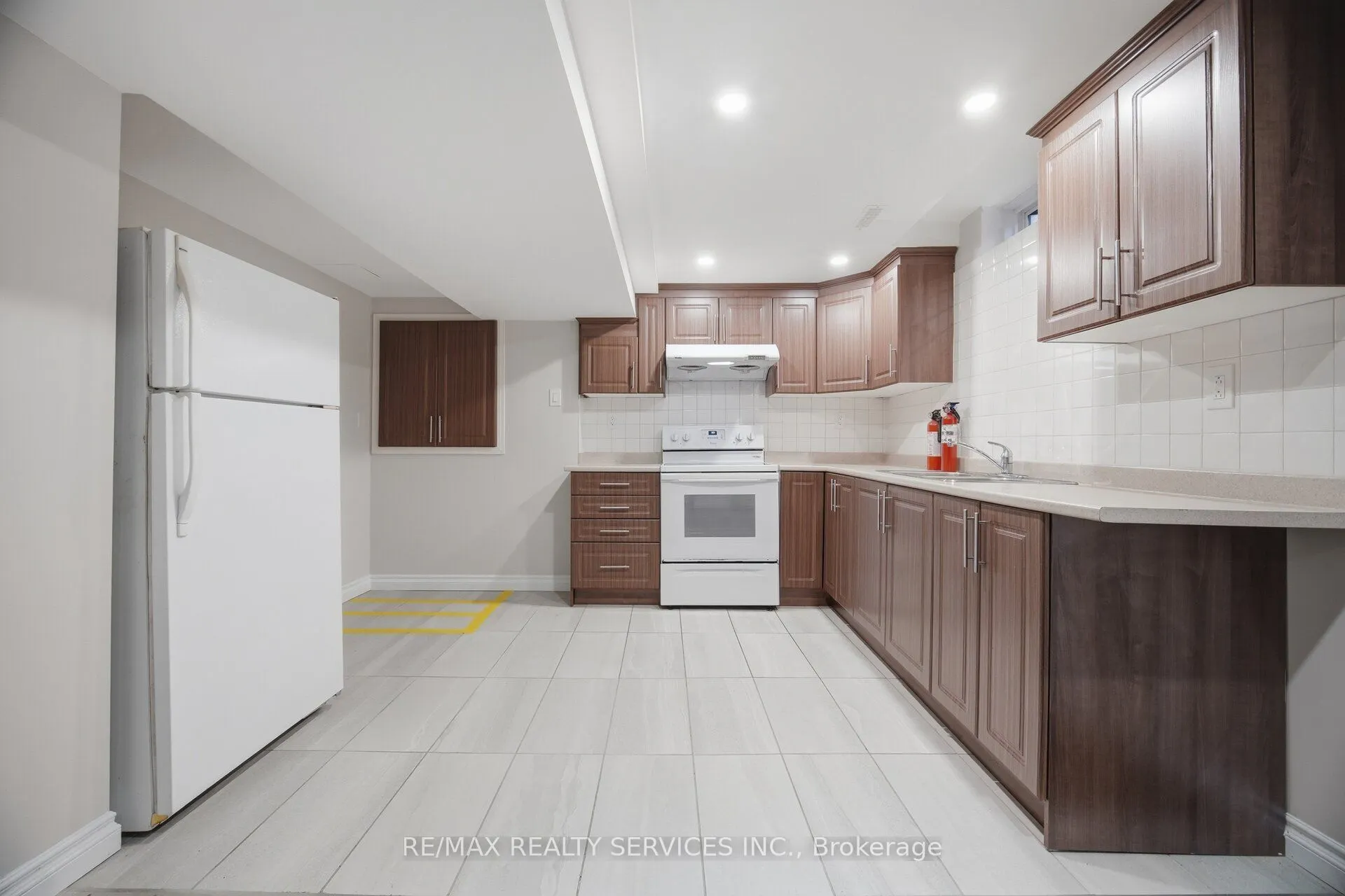 881 Lancaster Boulevard
