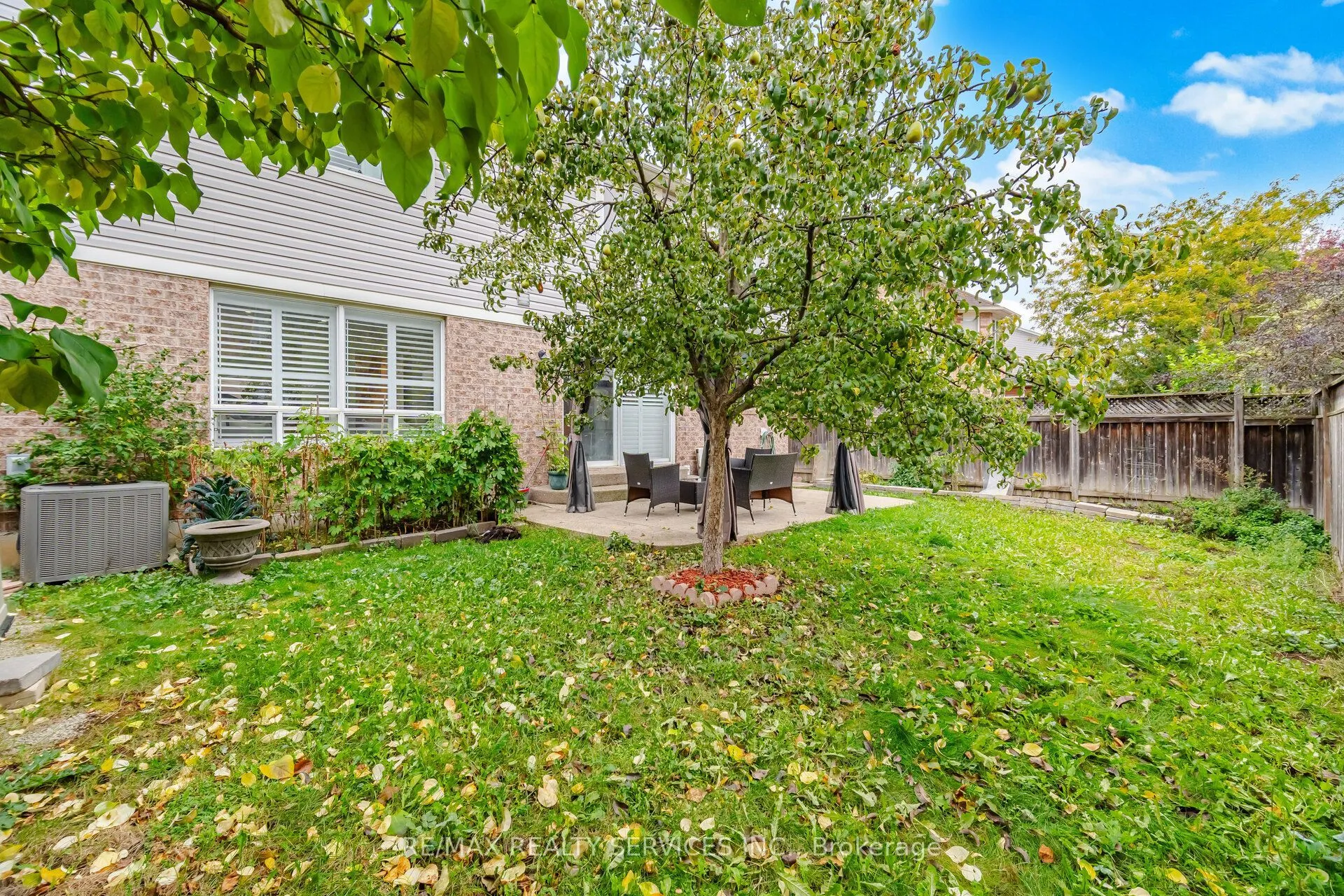 881 Lancaster Boulevard