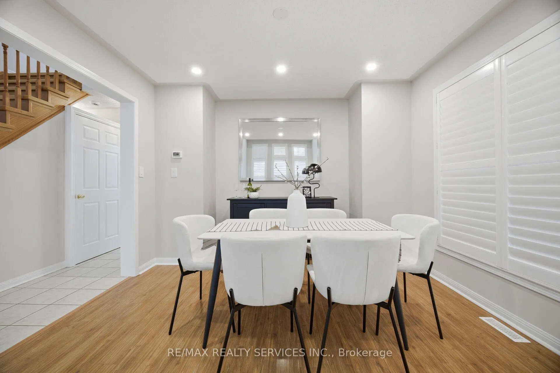 881 Lancaster Boulevard