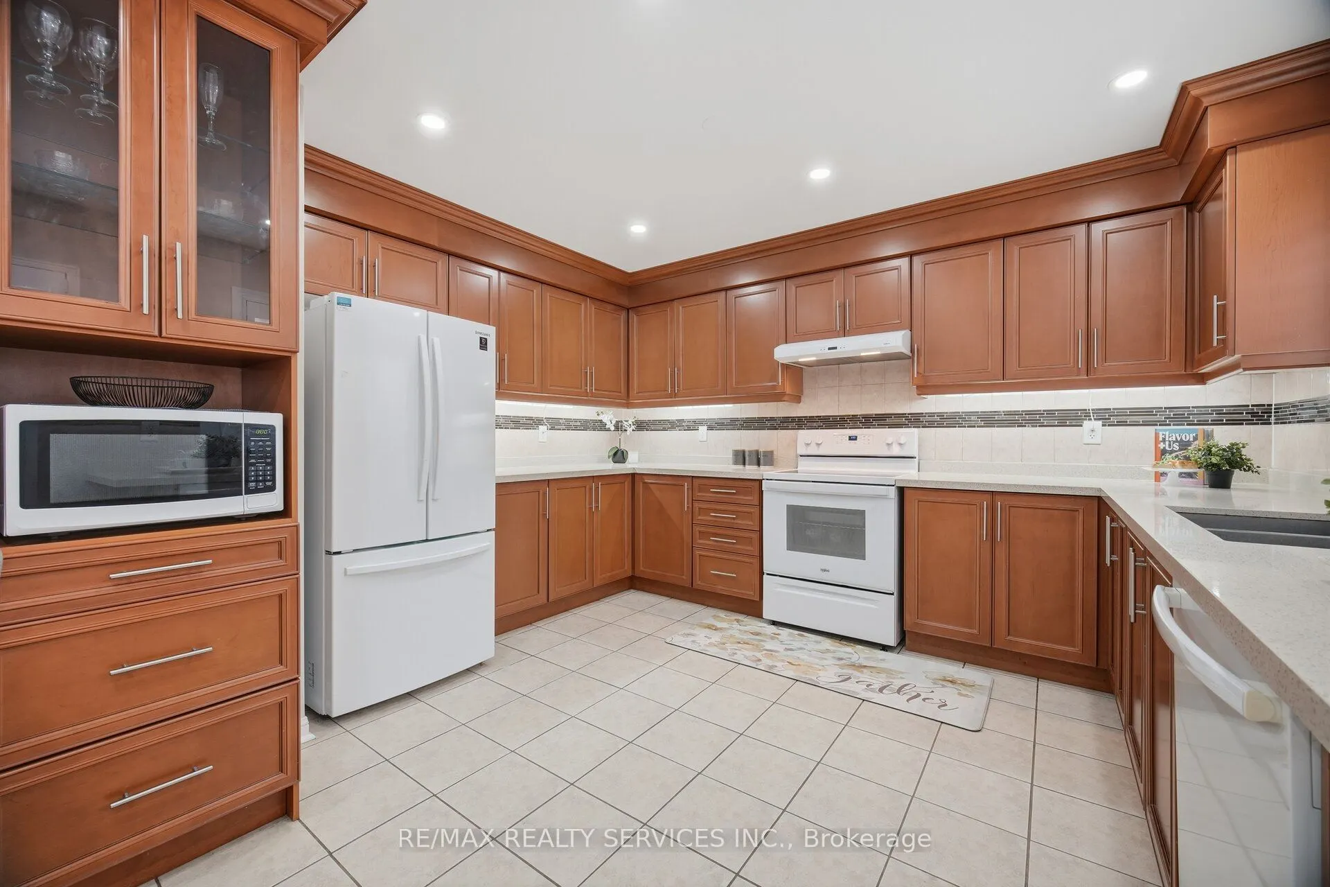 881 Lancaster Boulevard