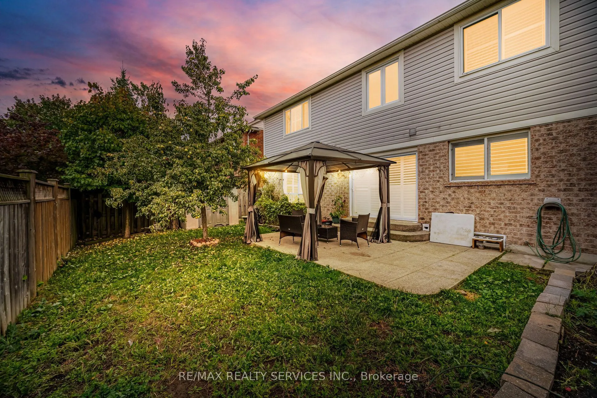 881 Lancaster Boulevard