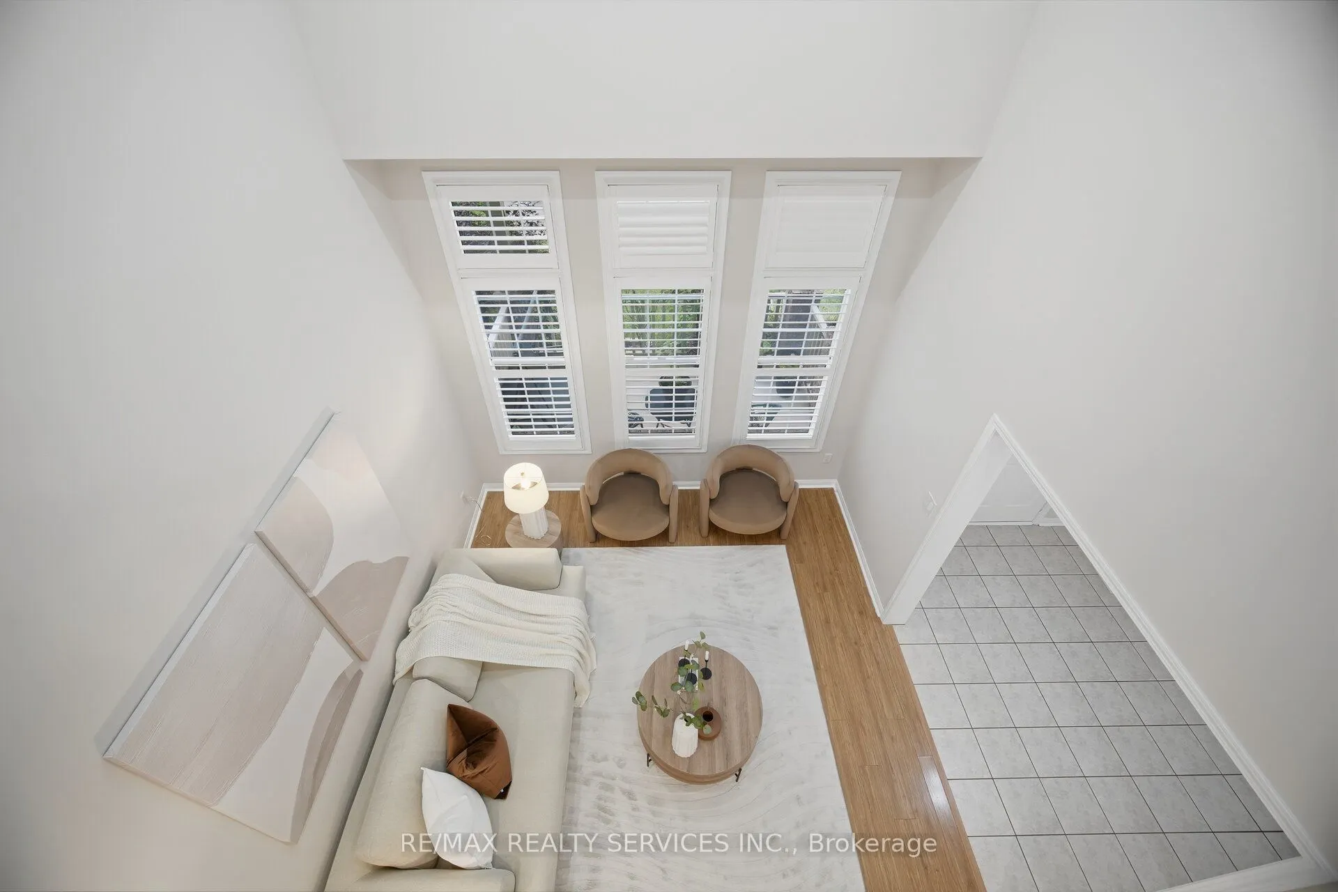 881 Lancaster Boulevard
