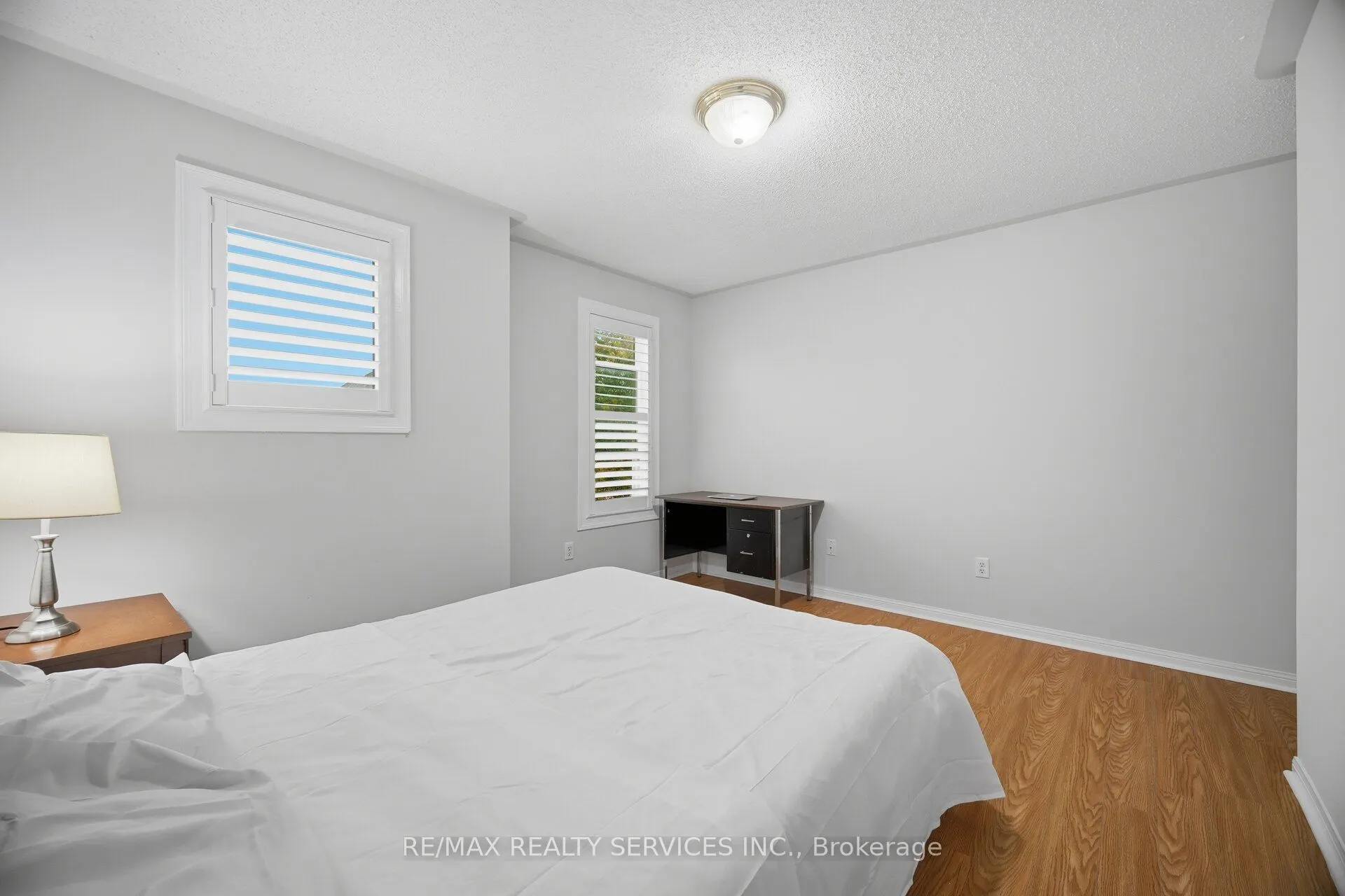 881 Lancaster Boulevard