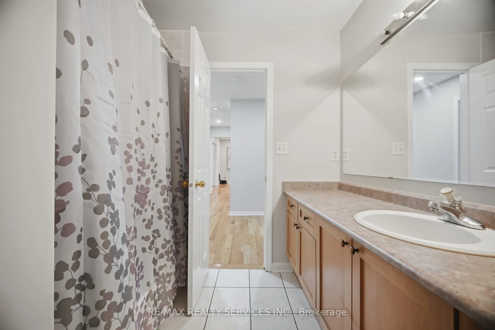 881 Lancaster Boulevard