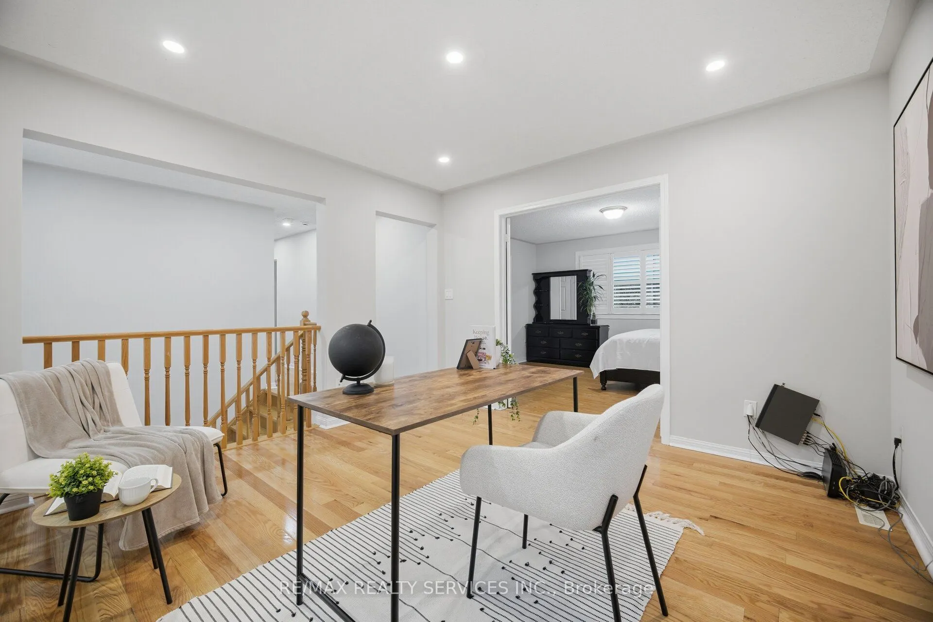 881 Lancaster Boulevard
