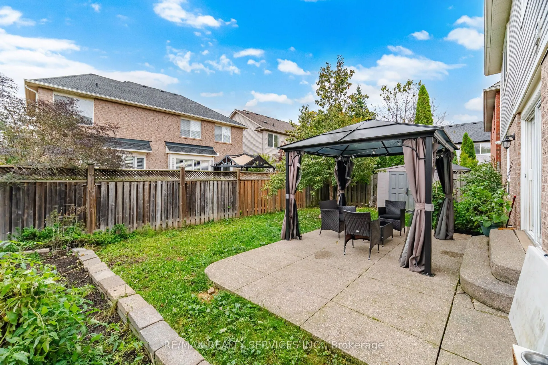 881 Lancaster Boulevard