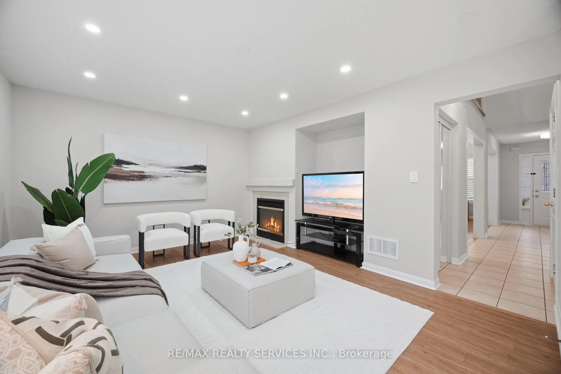 881 Lancaster Boulevard