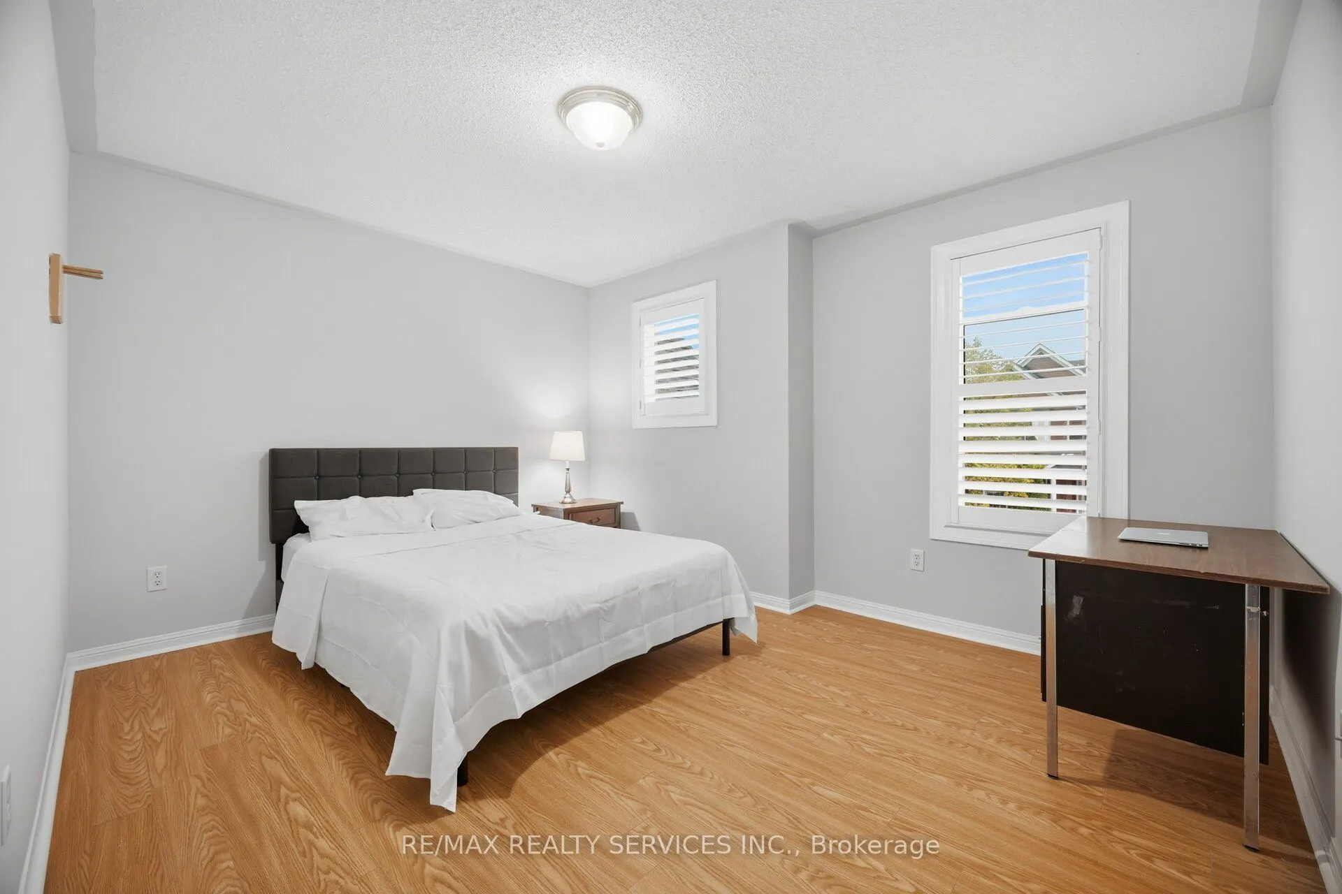 881 Lancaster Boulevard