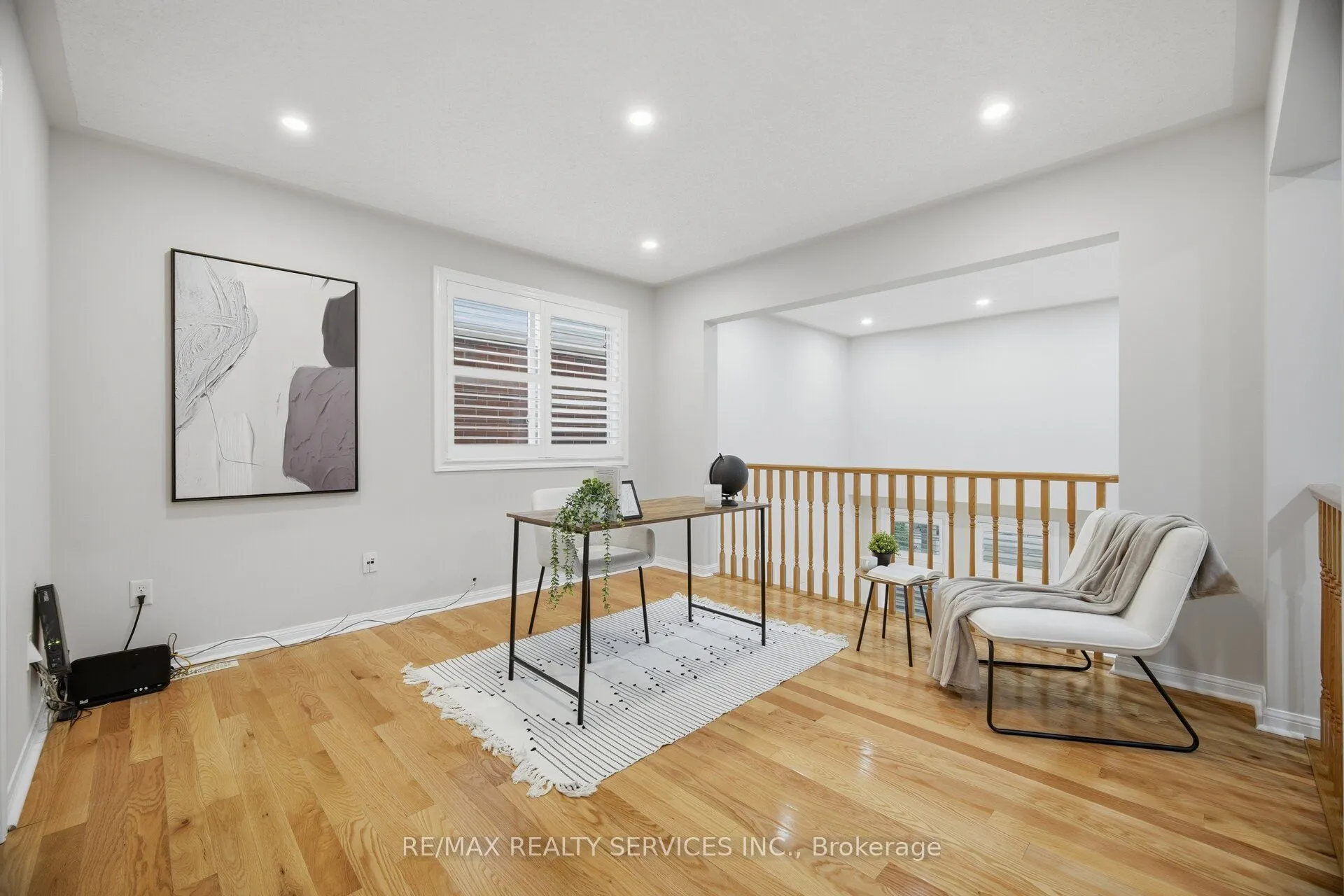 881 Lancaster Boulevard