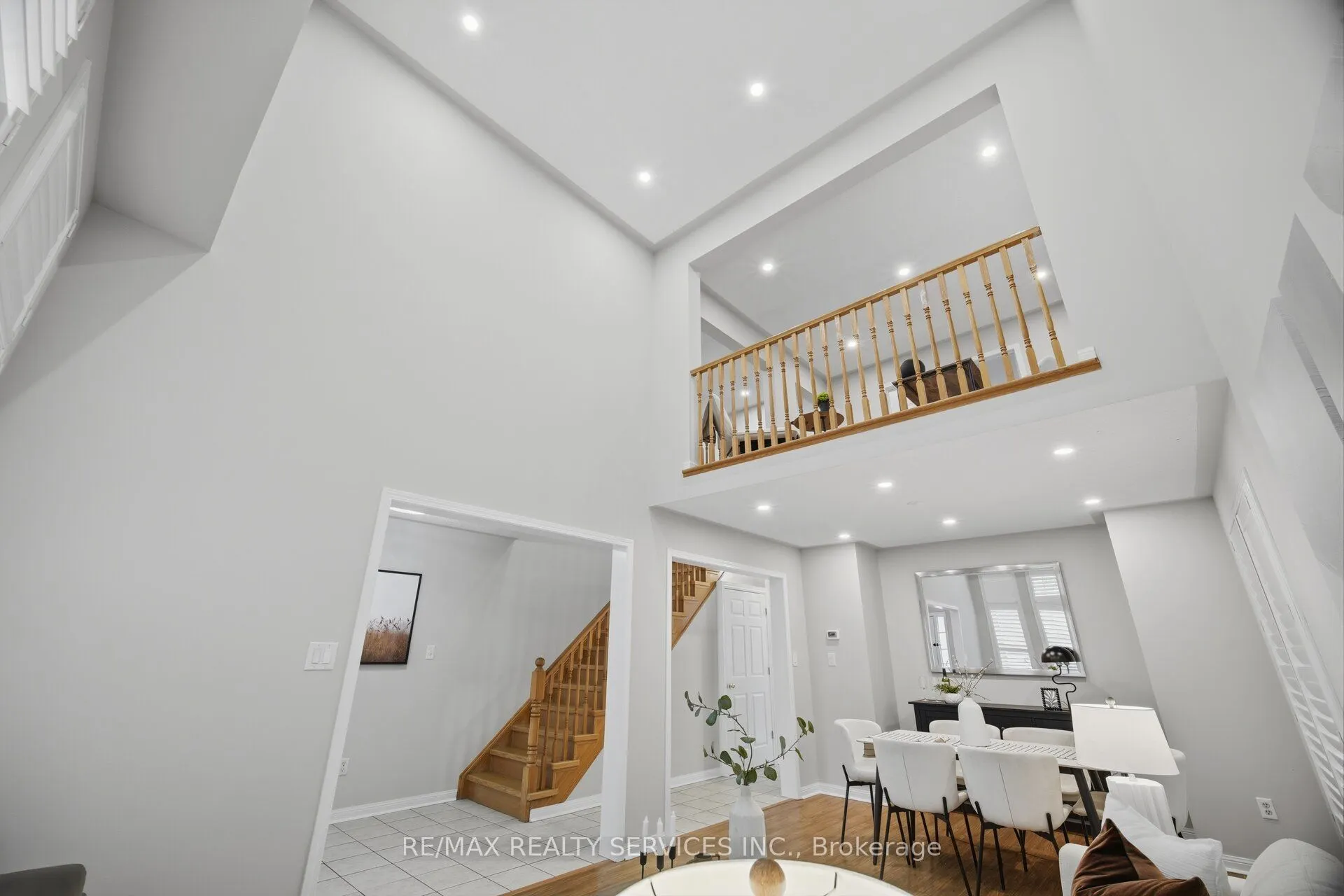 881 Lancaster Boulevard