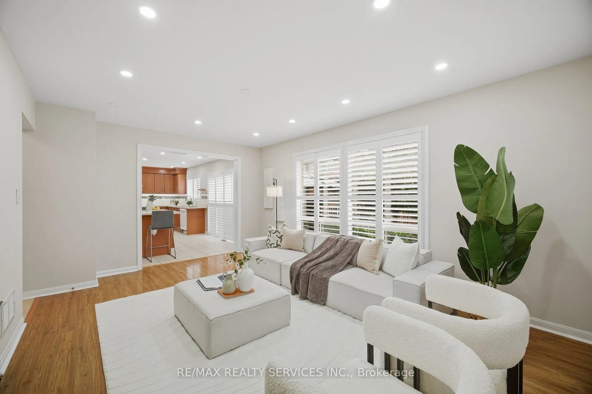 881 Lancaster Boulevard