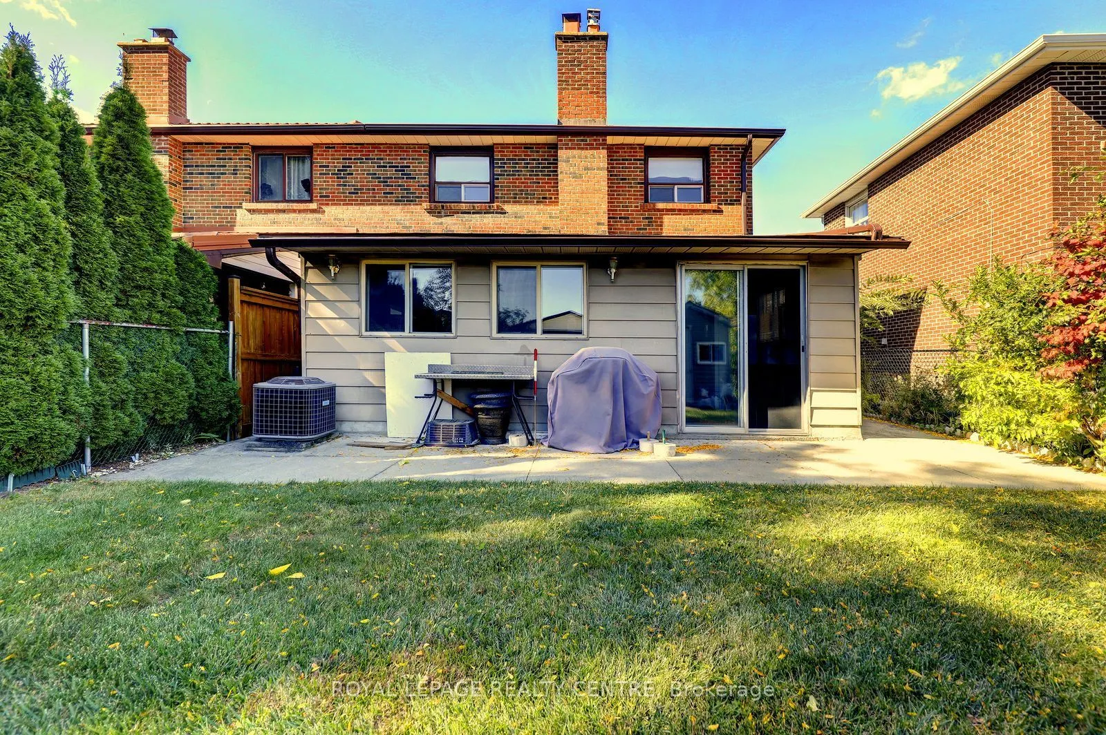 912 Blairholm Avenue