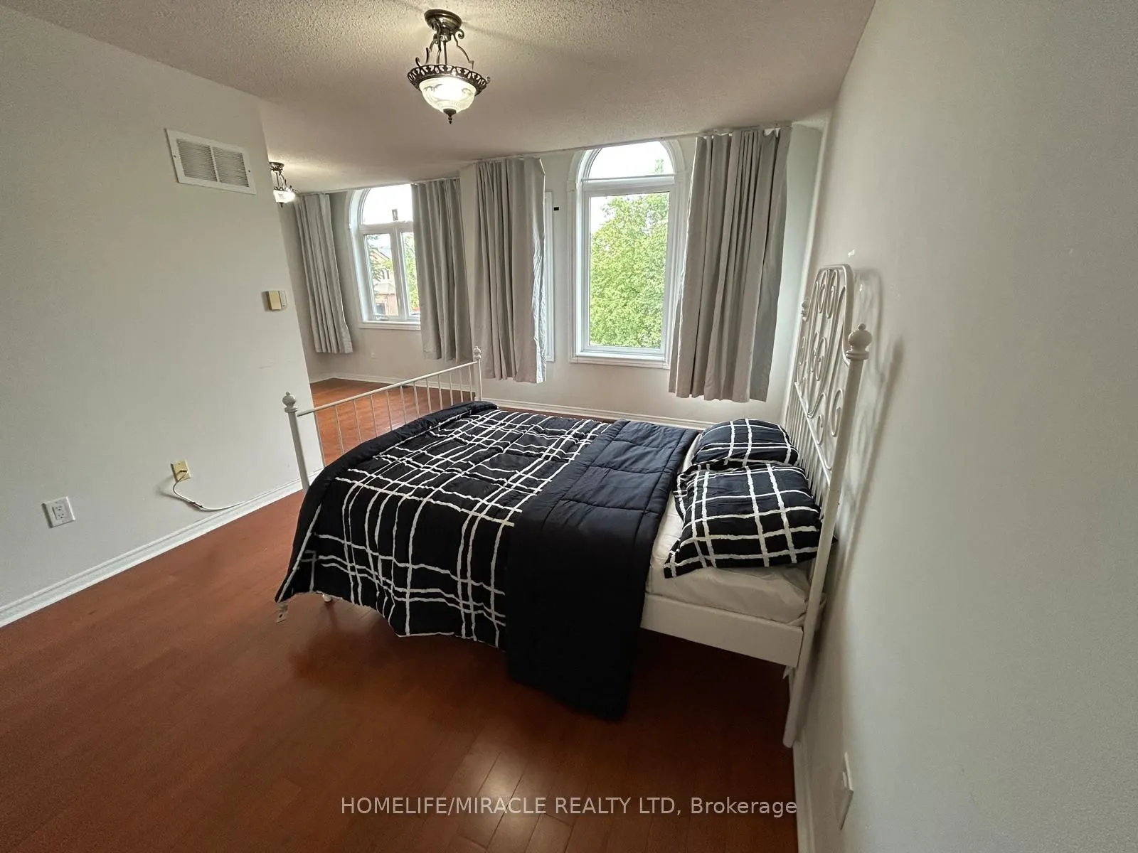 42 Lockwood Road #Upper