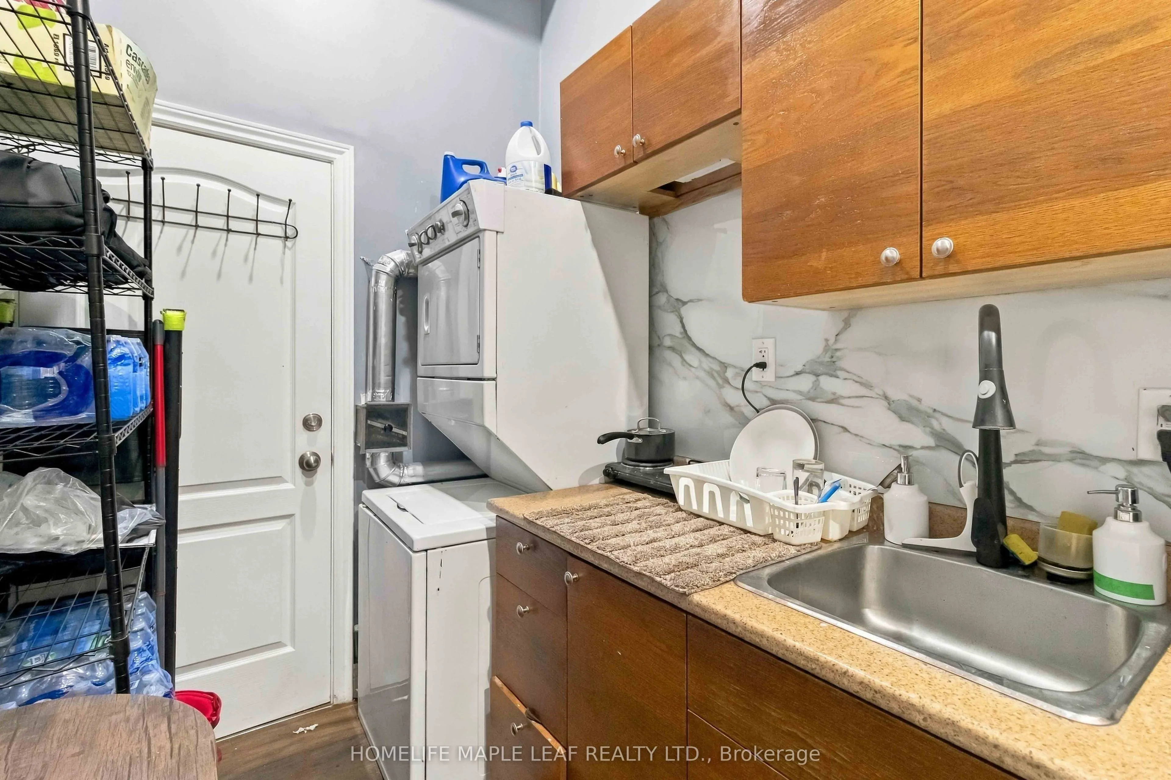 8 Flowertown Avenue