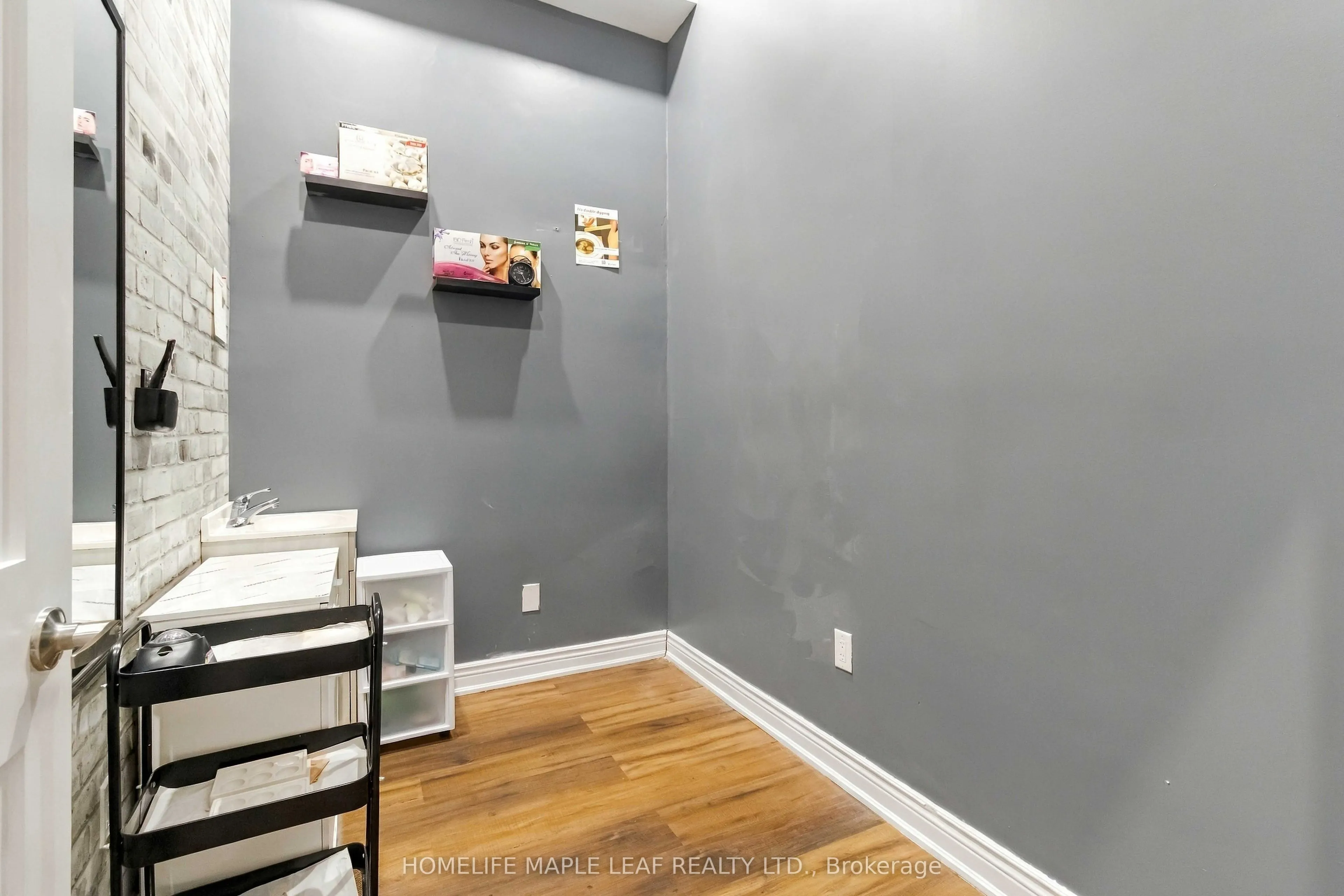 8 Flowertown Avenue