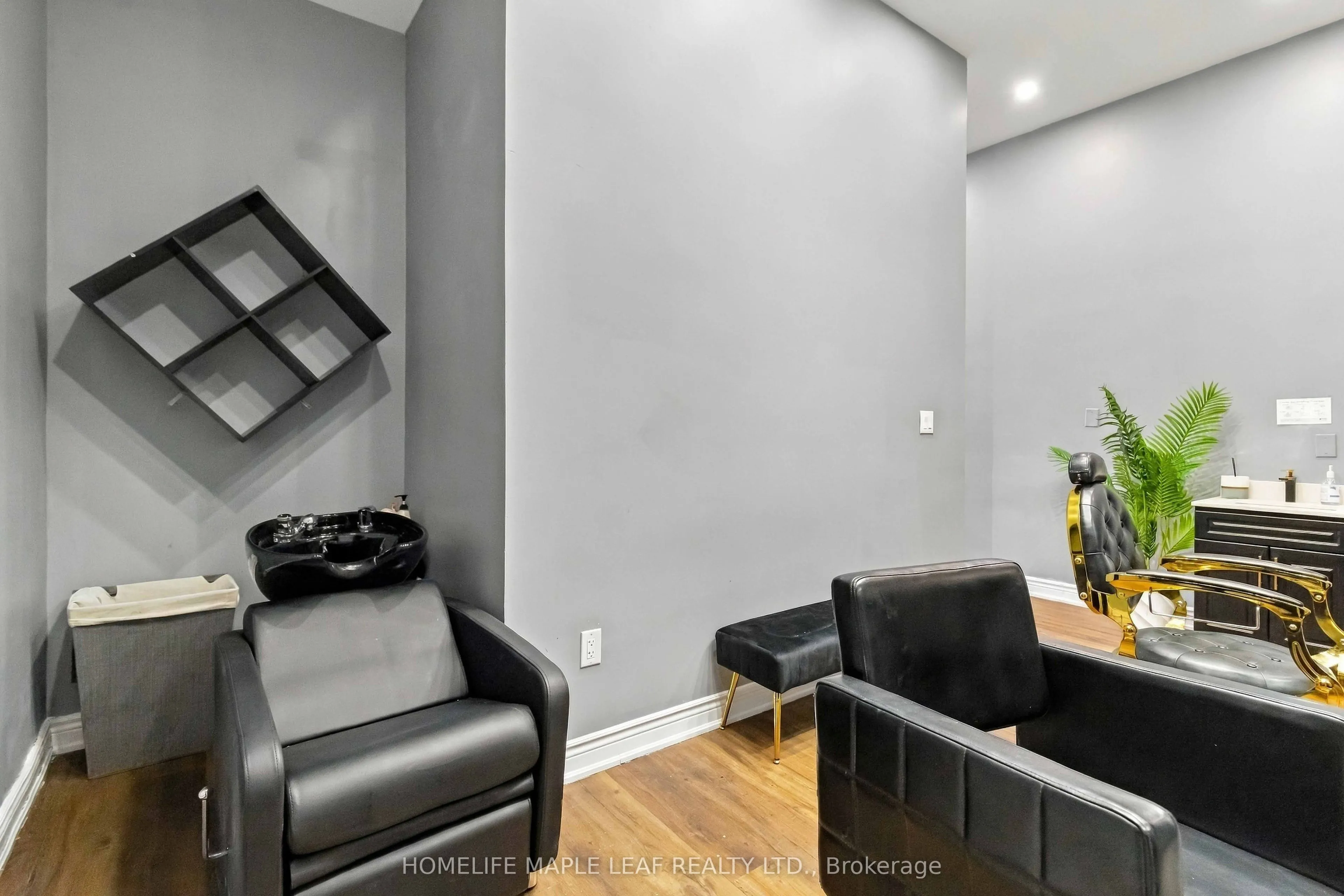 8 Flowertown Avenue
